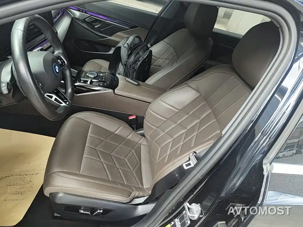 BMW i5 — фото 15