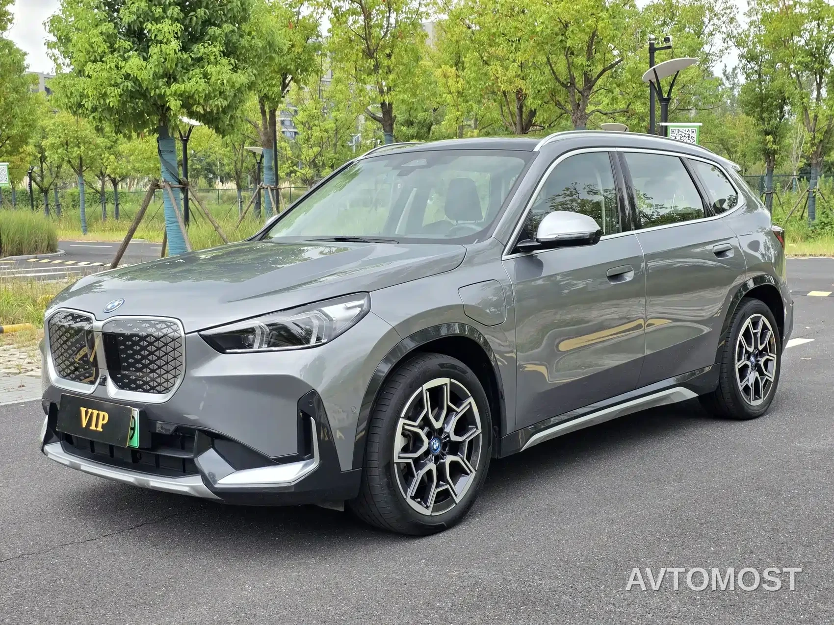 BMW iX1