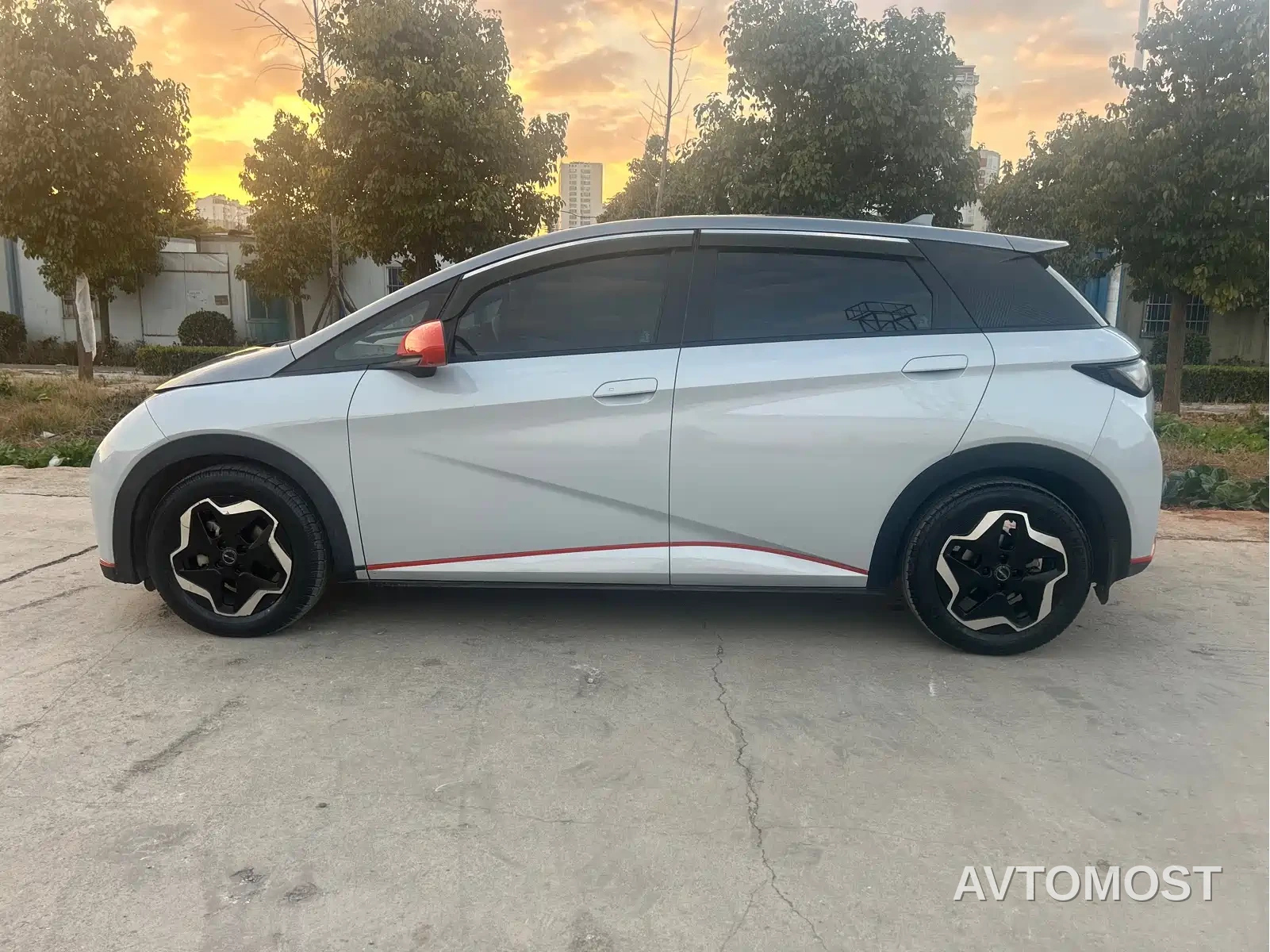 BYD Dolphin 2025