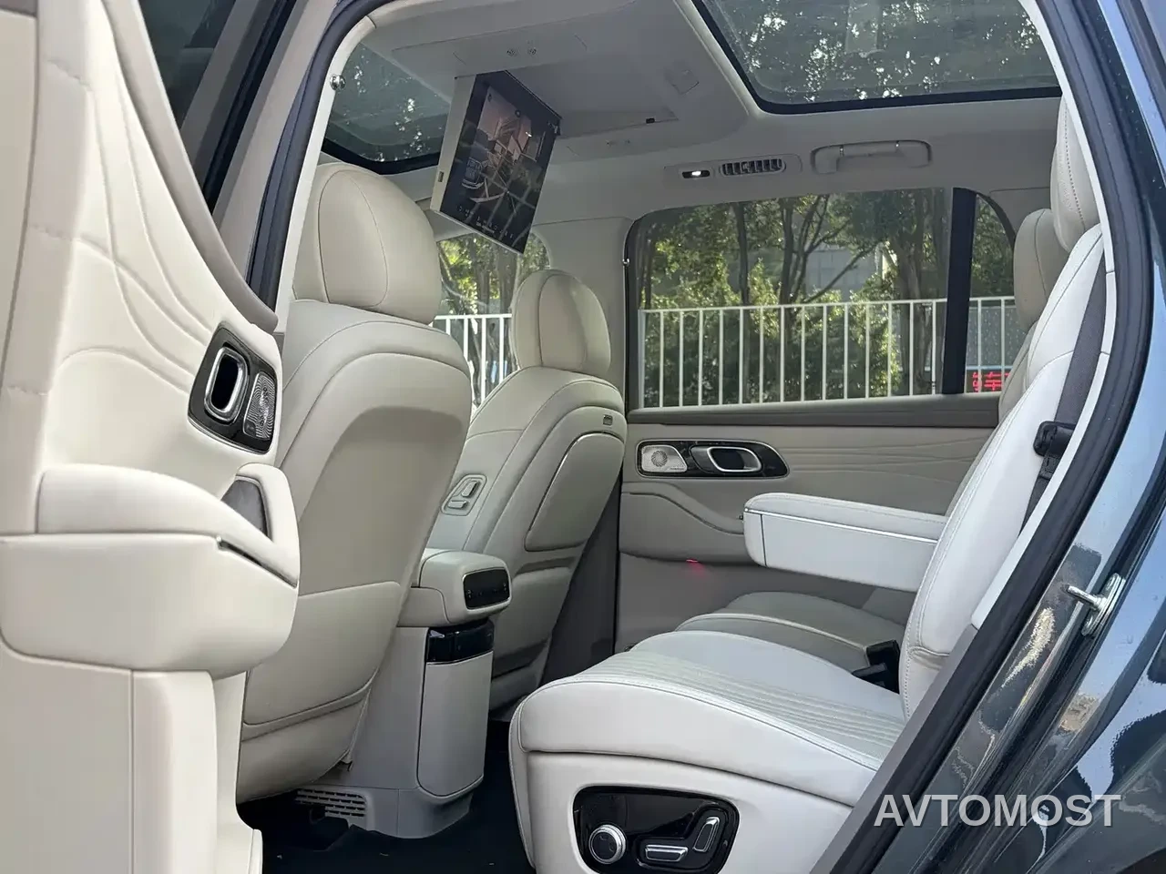 Geely Galaxy M9 — фото 9