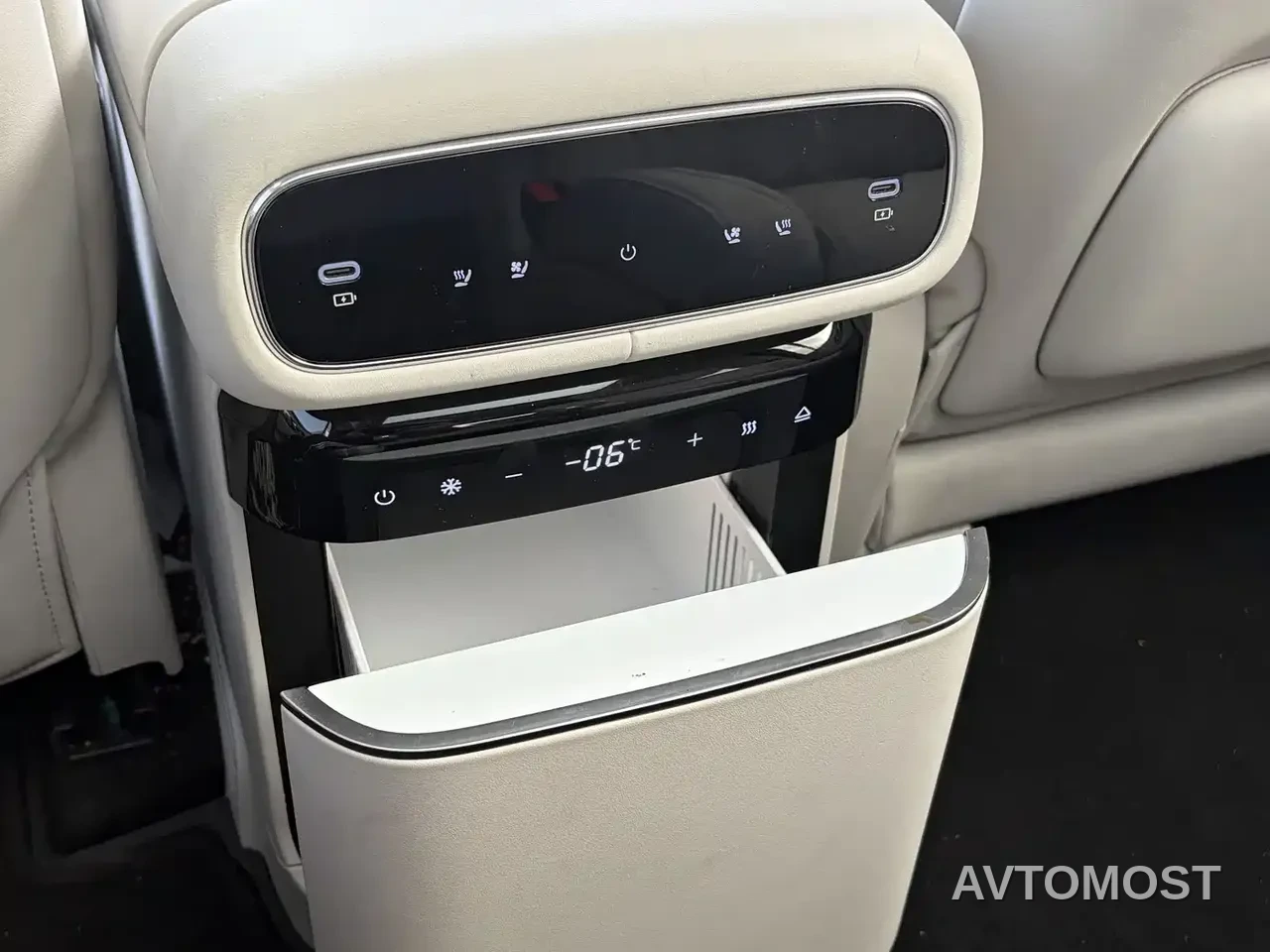 Geely Galaxy M9 — фото 11