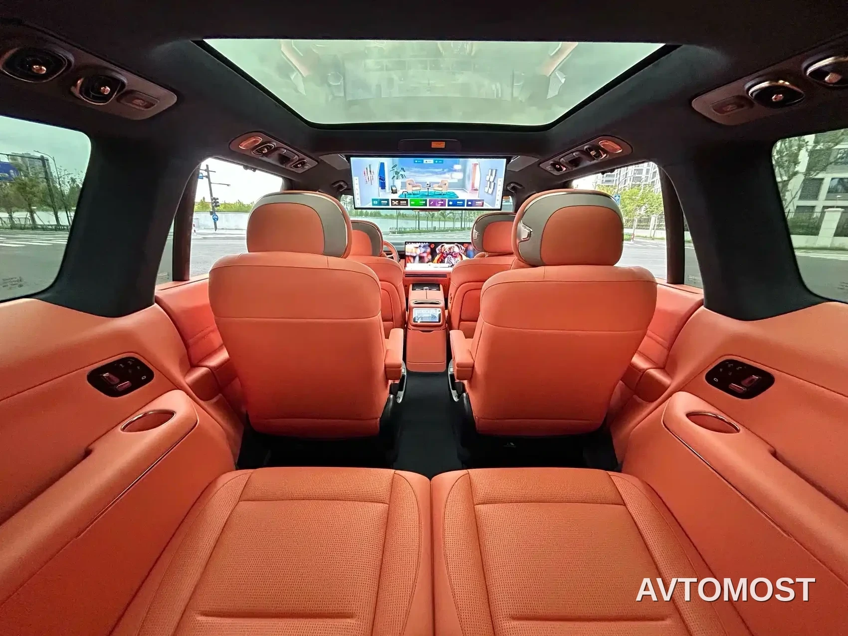 Lynk & Co 900 — фото 15