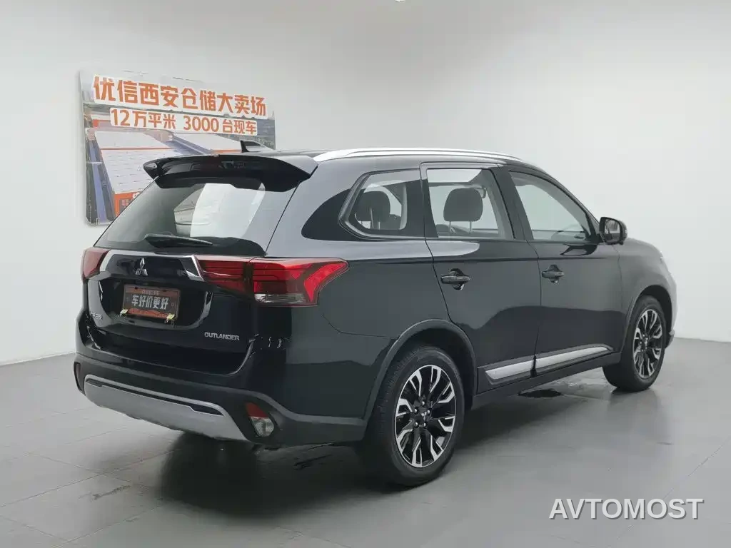 Mitsubishi Outlander — фото 1