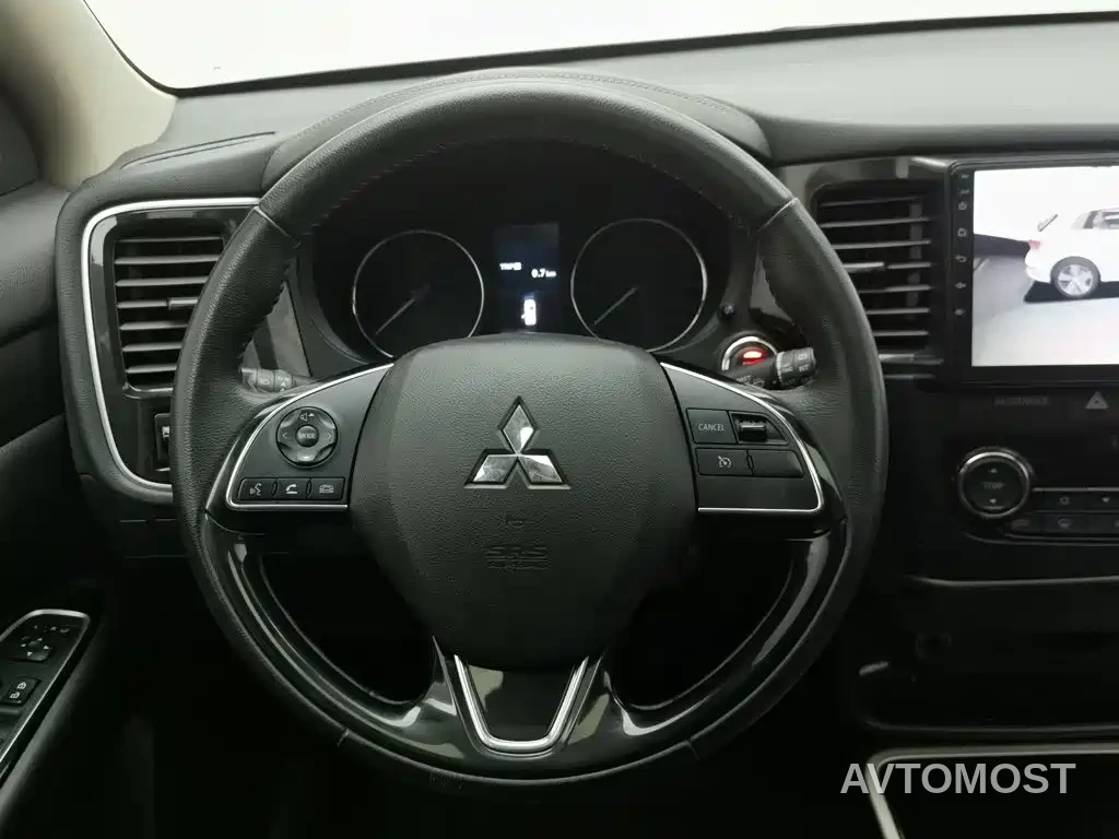 Mitsubishi Outlander — фото 9