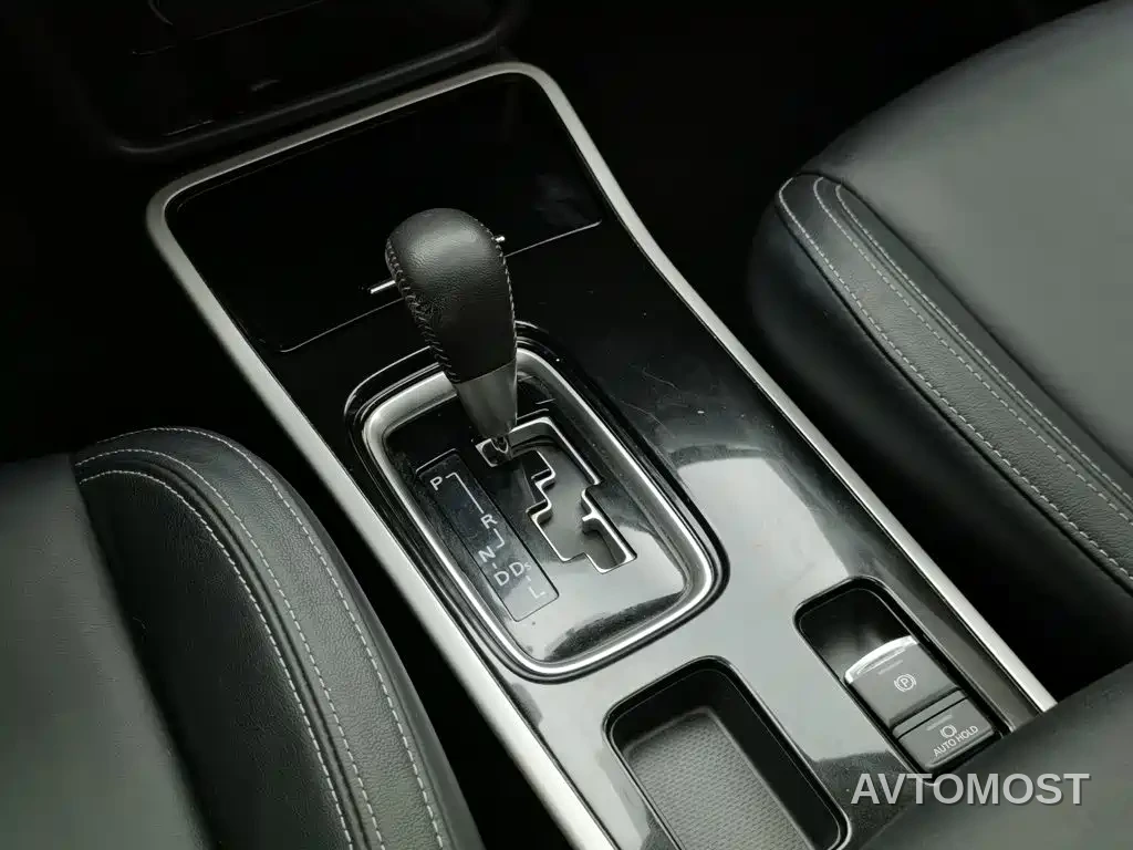 Mitsubishi Outlander — фото 11