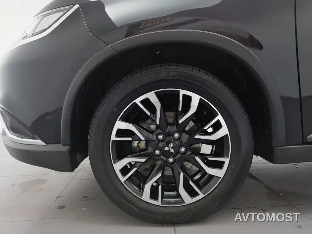 Mitsubishi Outlander — фото 15