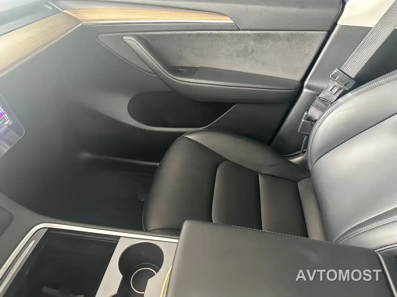 Tesla Model Y Juniper — фото 6