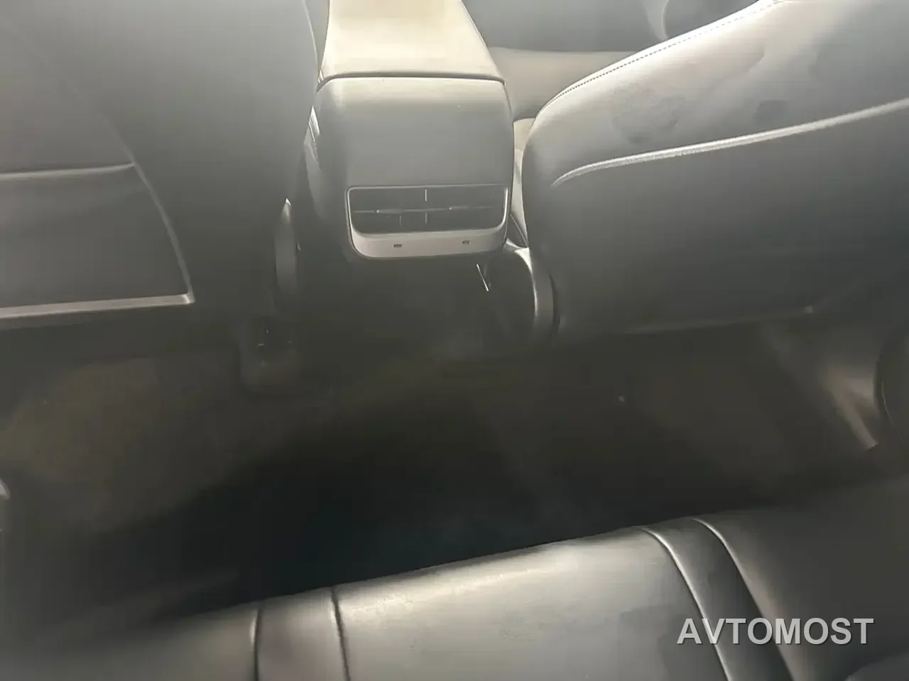 Tesla Model Y Juniper — фото 11