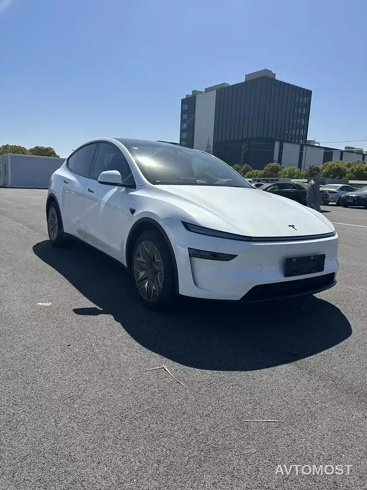 Tesla Model Y L Juniper — фото 2
