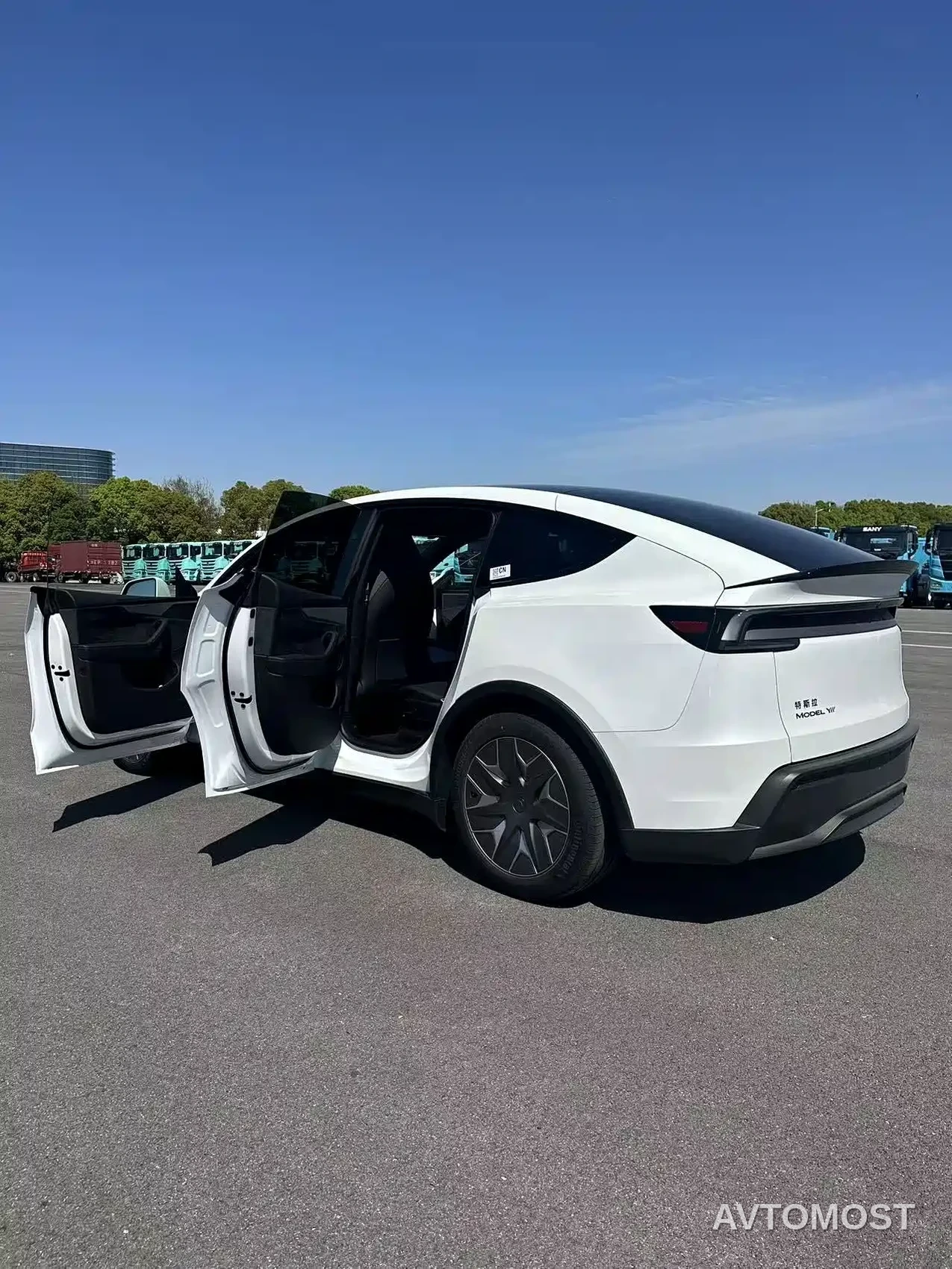 Tesla Model Y L Juniper — фото 12