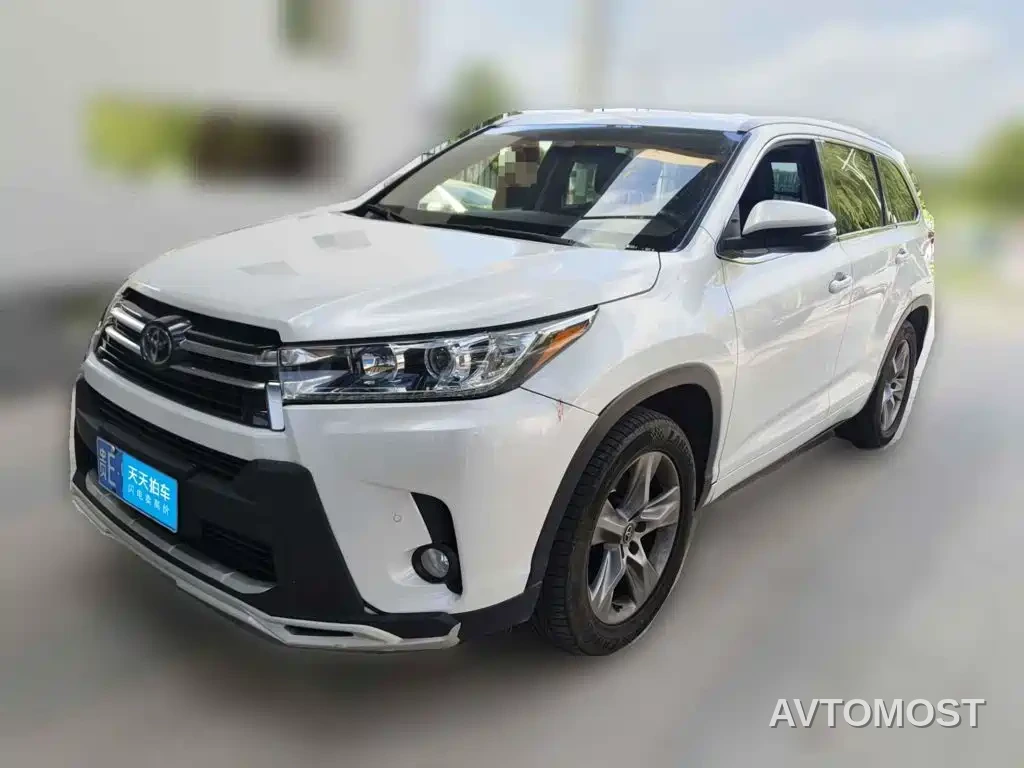 Toyota Highlander — фото 1