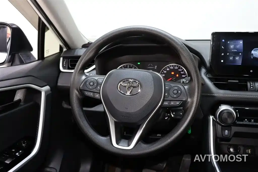Toyota RAV4 — фото 12