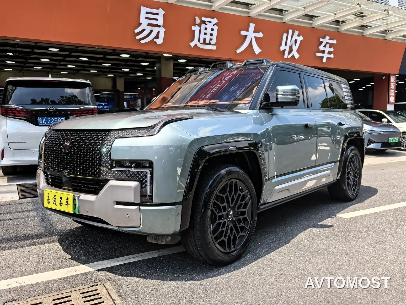 Yangwang U8