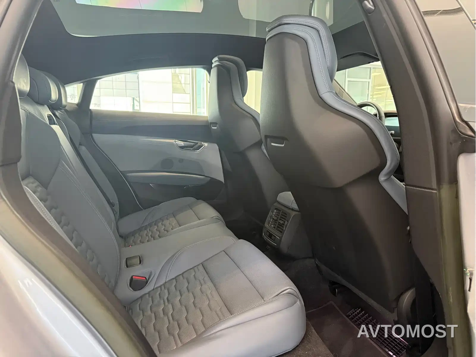 Audi e-tron GT 2023 Base Model — фото 8