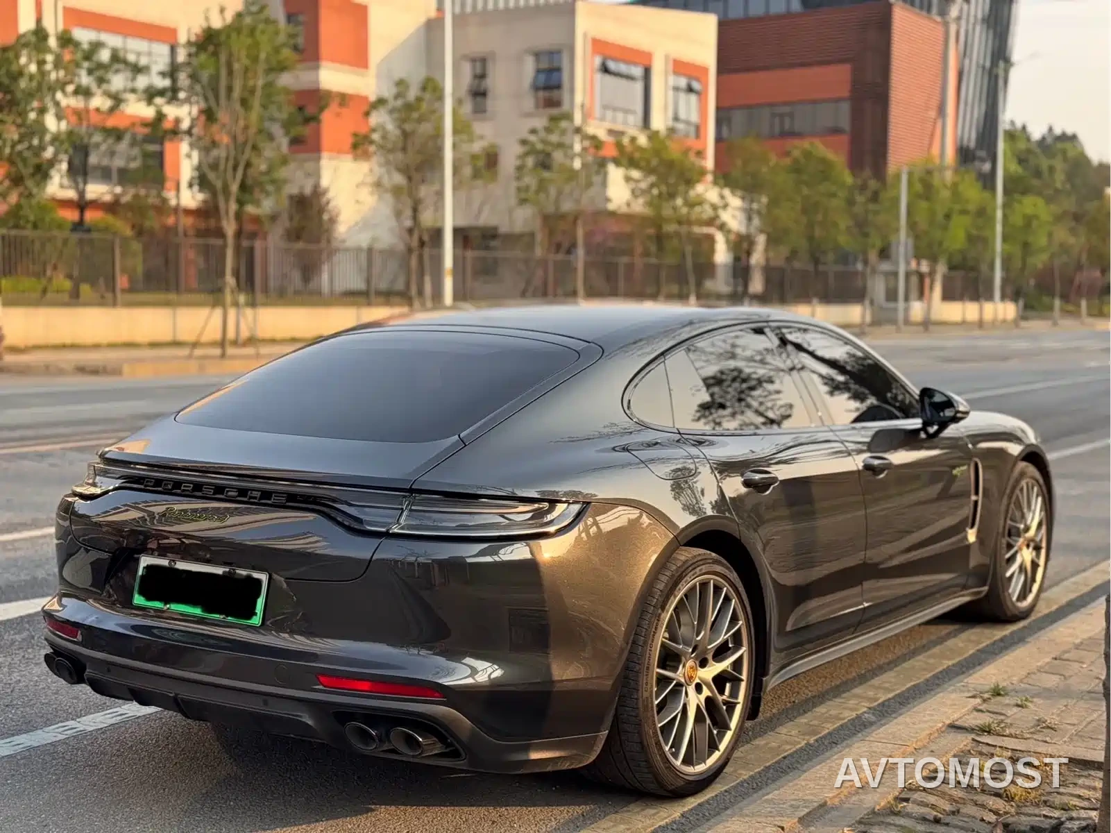 Porsche Panamera New Energy 2023 Facelift Panamera 4 E-Hybrid Platinum Edition 2.9T — фото 4