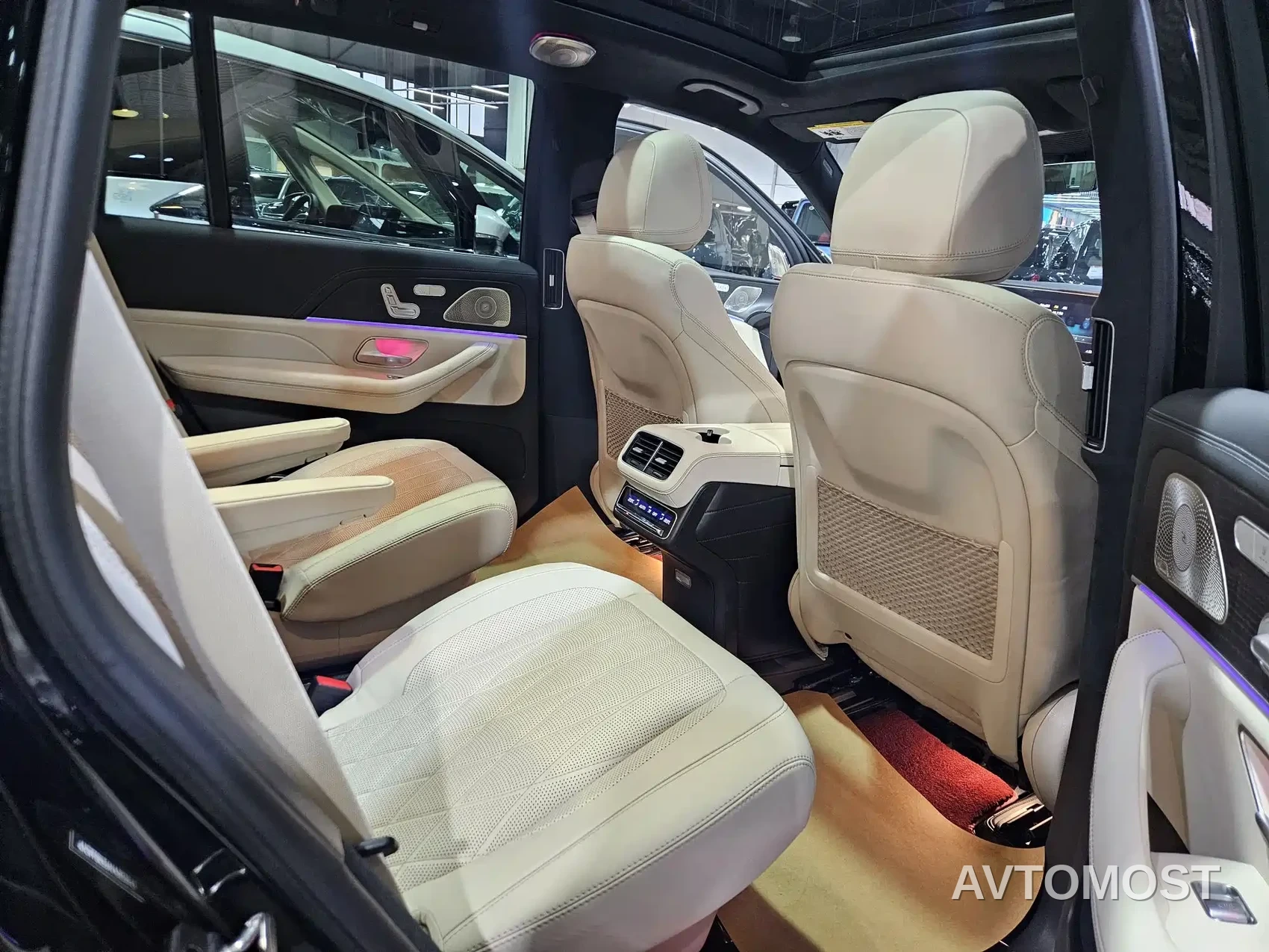Mercedes-Benz GLS AMG 2024 AMG GLS 63 4MATIC+ — фото 19