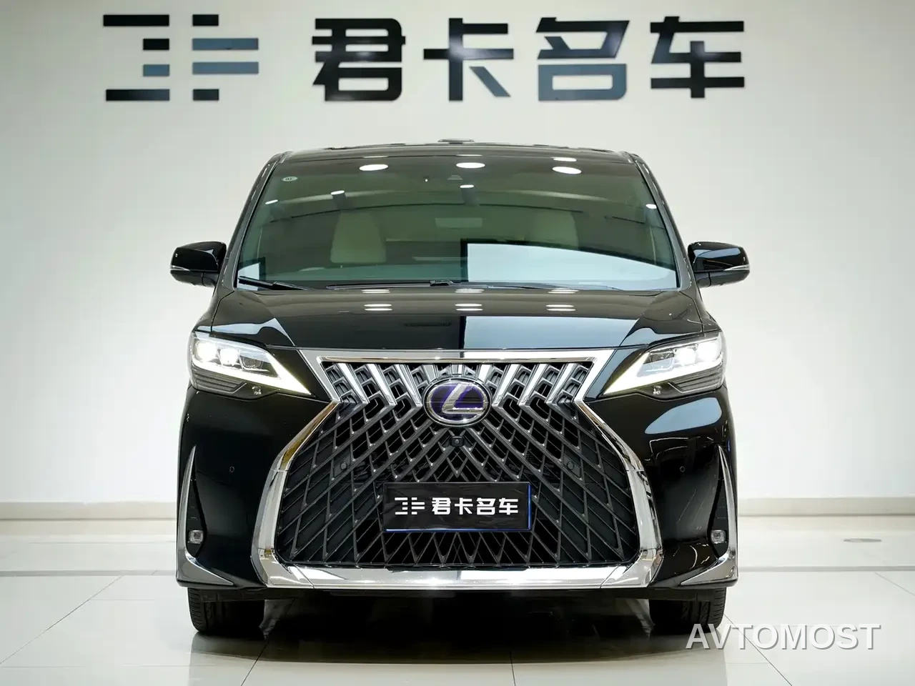 Lexus LM 2020 300h 4-Seat Imperial Edition — фото 2