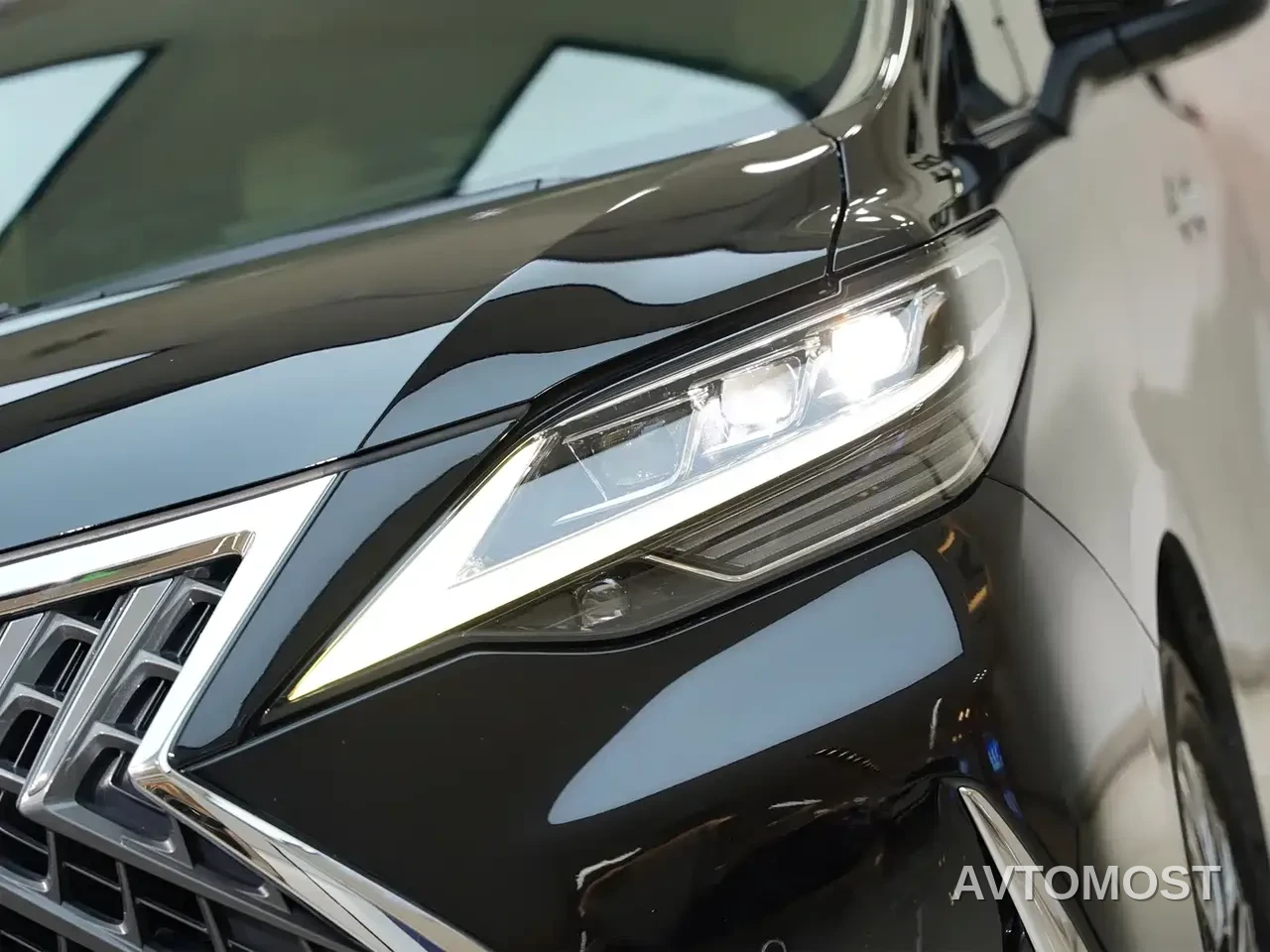Lexus LM 2020 300h 4-Seat Imperial Edition — фото 7