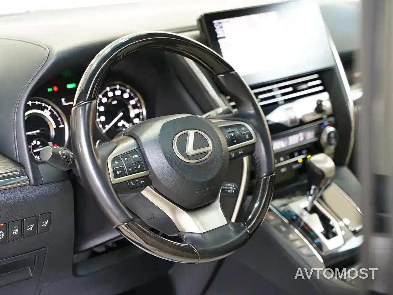 Lexus LM 2020 300h 4-Seat Imperial Edition — фото 13
