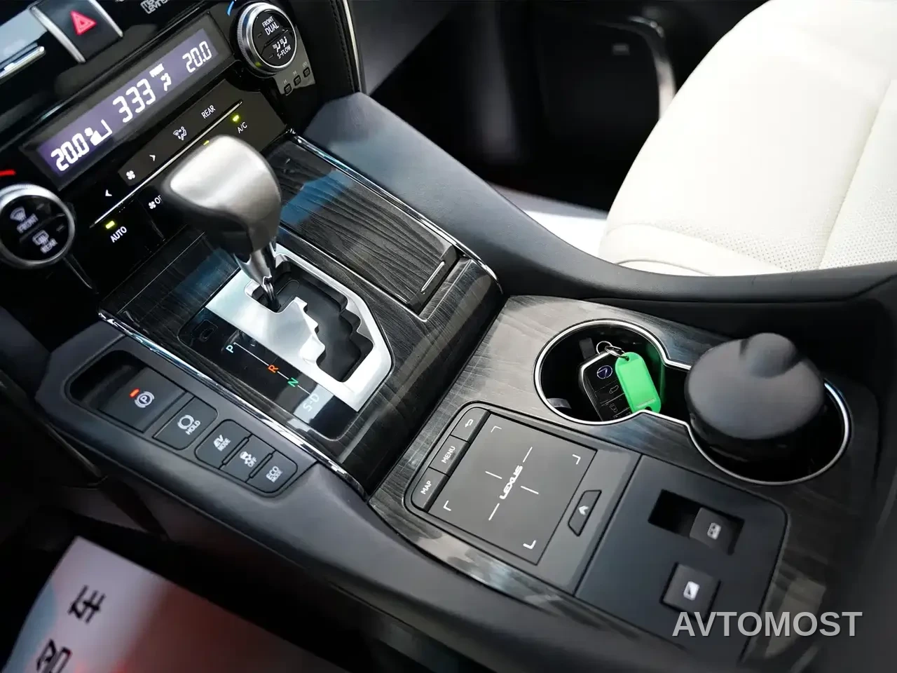 Lexus LM 2020 300h 4-Seat Imperial Edition — фото 15