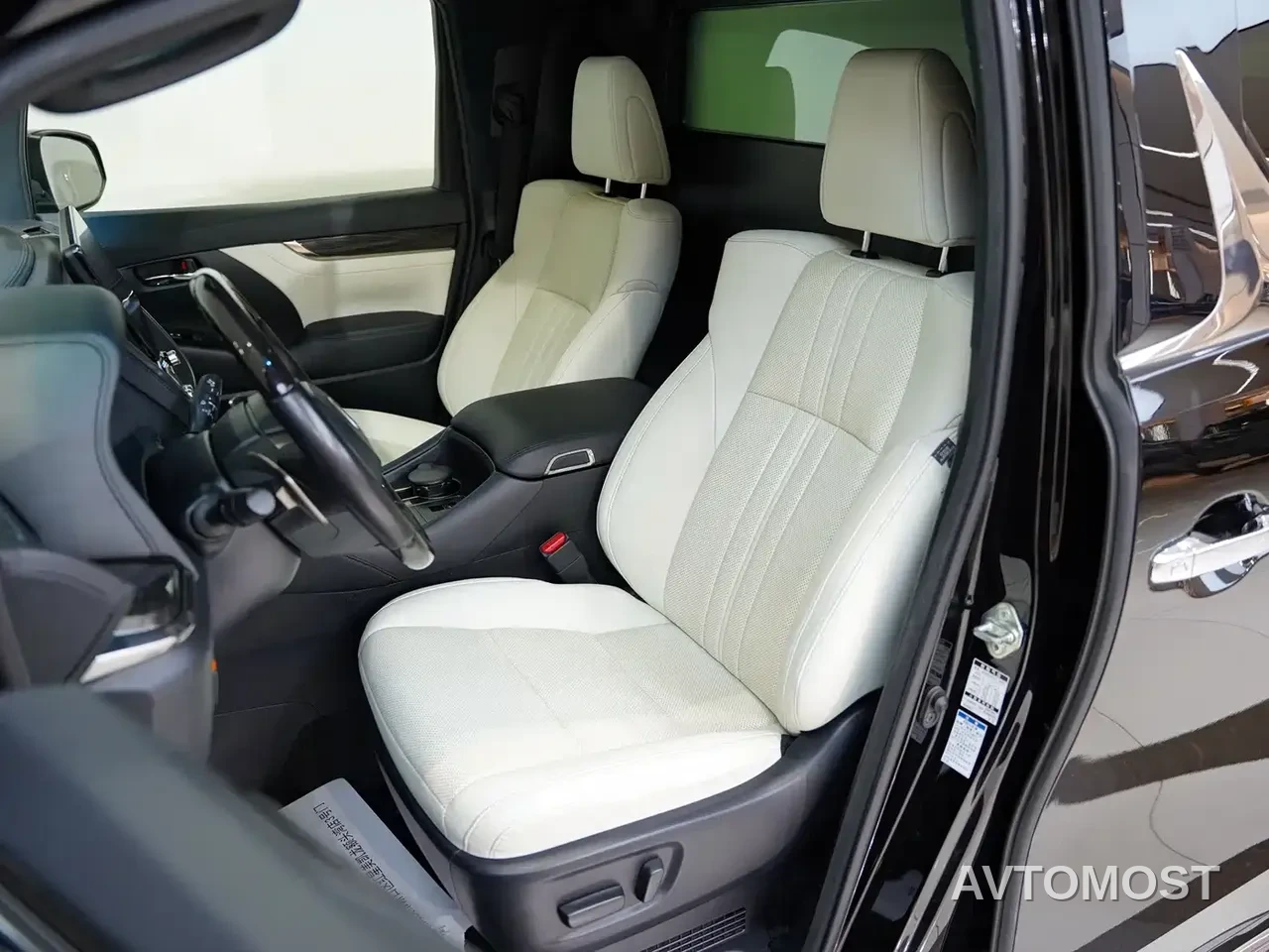 Lexus LM 2020 300h 4-Seat Imperial Edition — фото 20