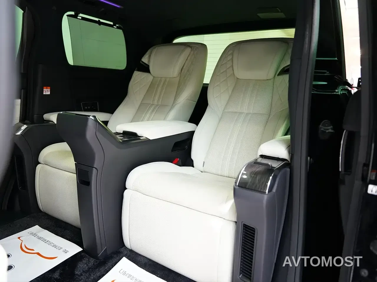 Lexus LM 2020 300h 4-Seat Imperial Edition — фото 21