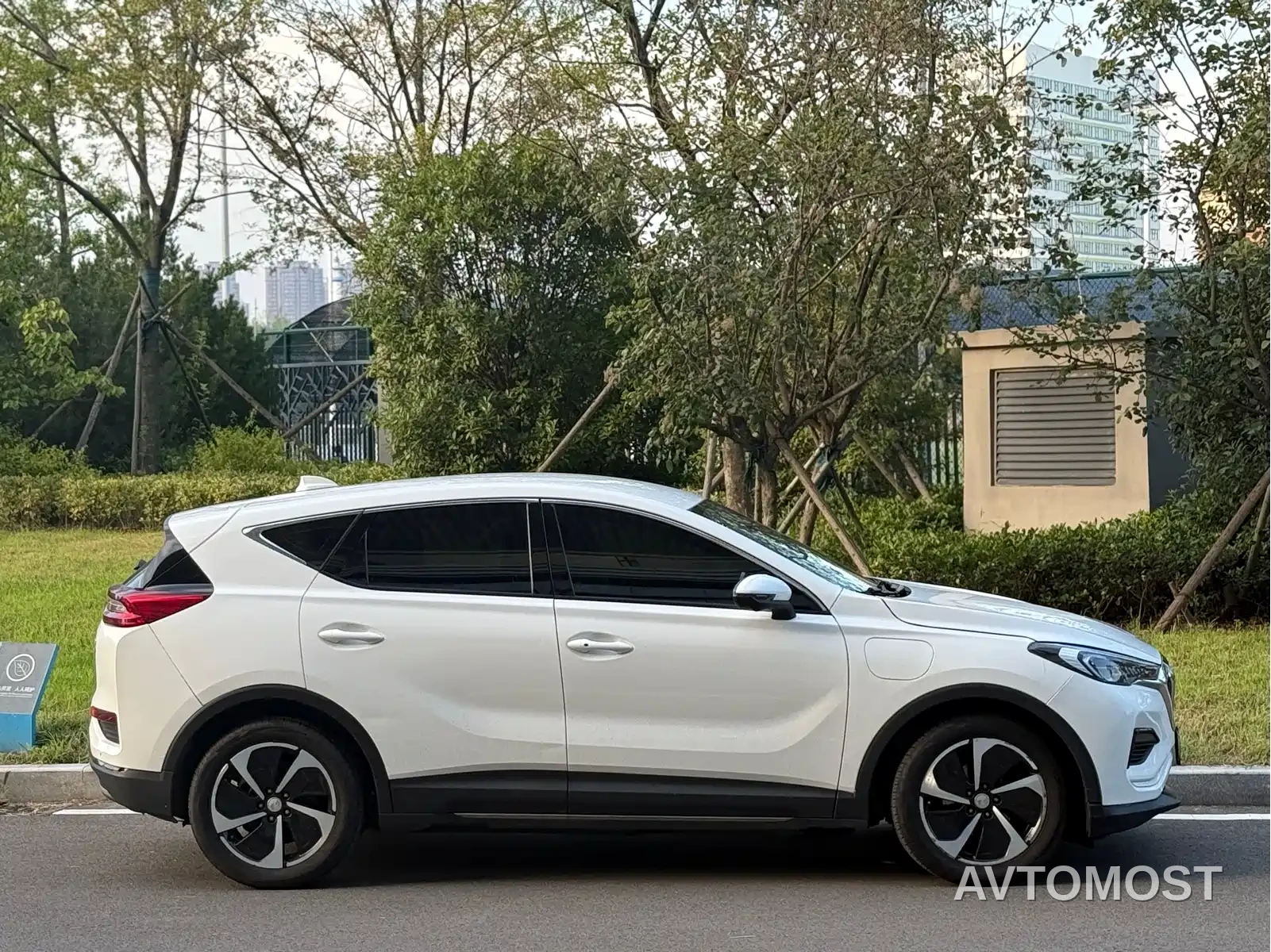 Hongqi E-HS3 2019 Smart Connection Flag Joy FWD Version — фото 4