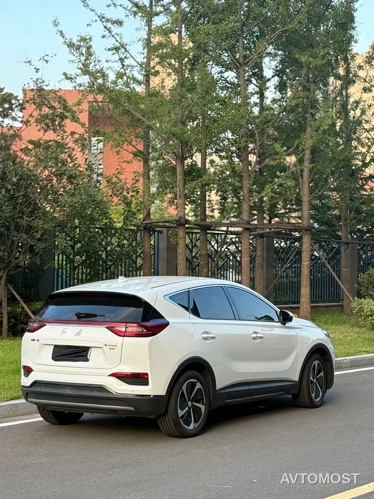 Hongqi E-HS3 2019 Smart Connection Flag Joy FWD Version — фото 5
