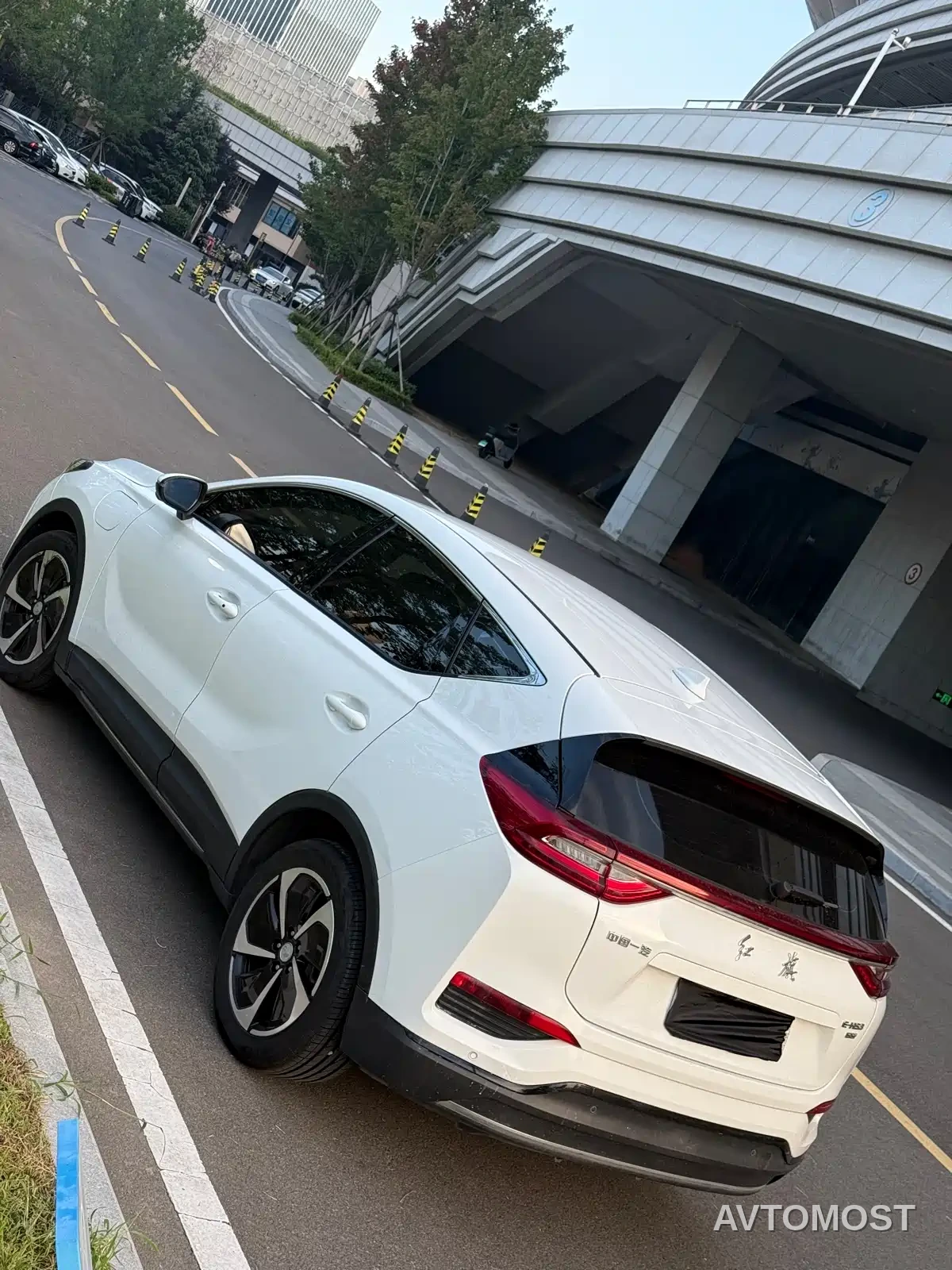 Hongqi E-HS3 2019 Smart Connection Flag Joy FWD Version — фото 6