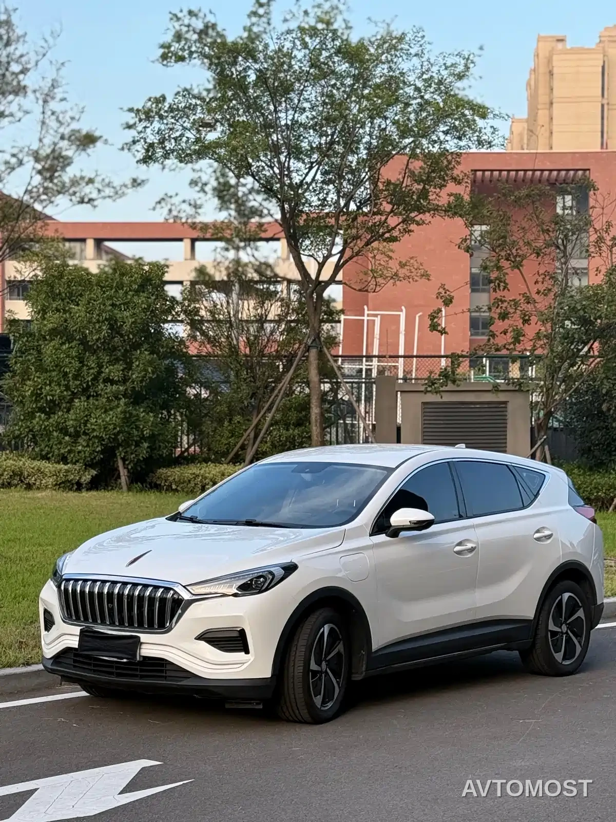 Hongqi E-HS3 2019 Smart Connection Flag Joy FWD Version — фото 7