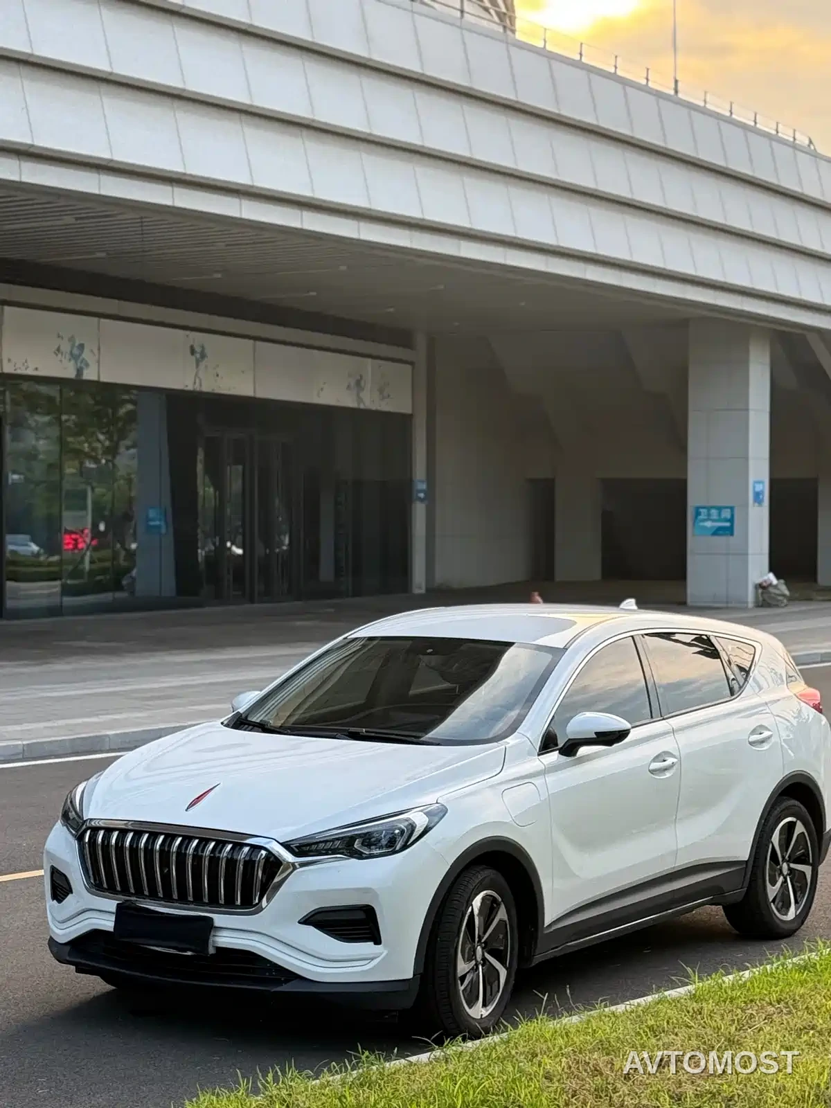 Hongqi E-HS3 2019 Smart Connection Flag Joy FWD Version — фото 8