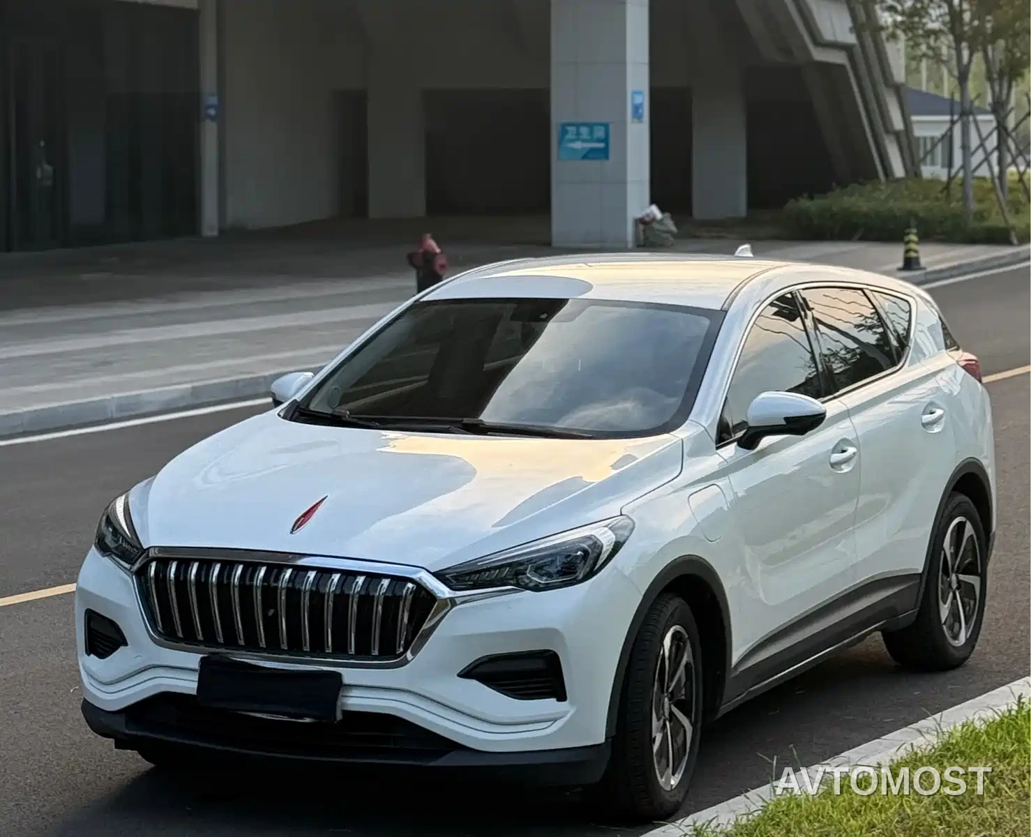 Hongqi E-HS3 2019 Smart Connection Flag Joy FWD Version — фото 9
