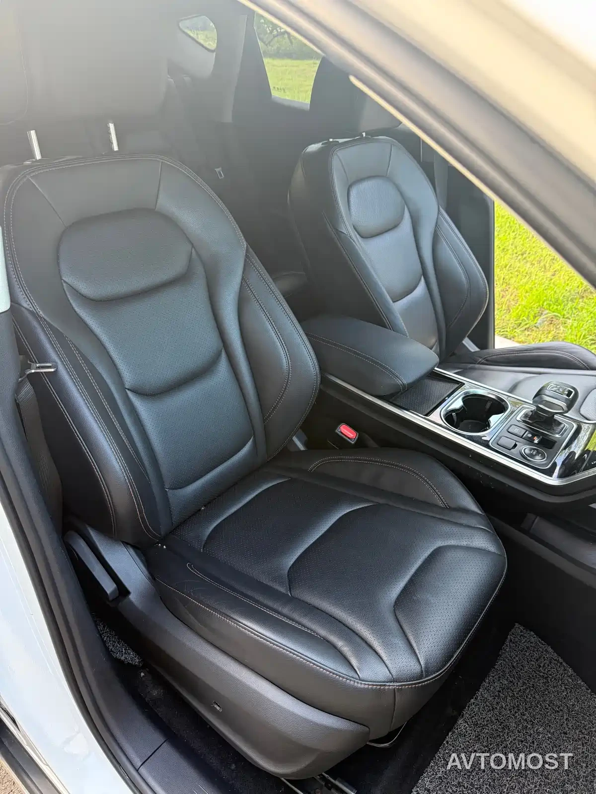 Hongqi E-HS3 2019 Smart Connection Flag Joy FWD Version — фото 10