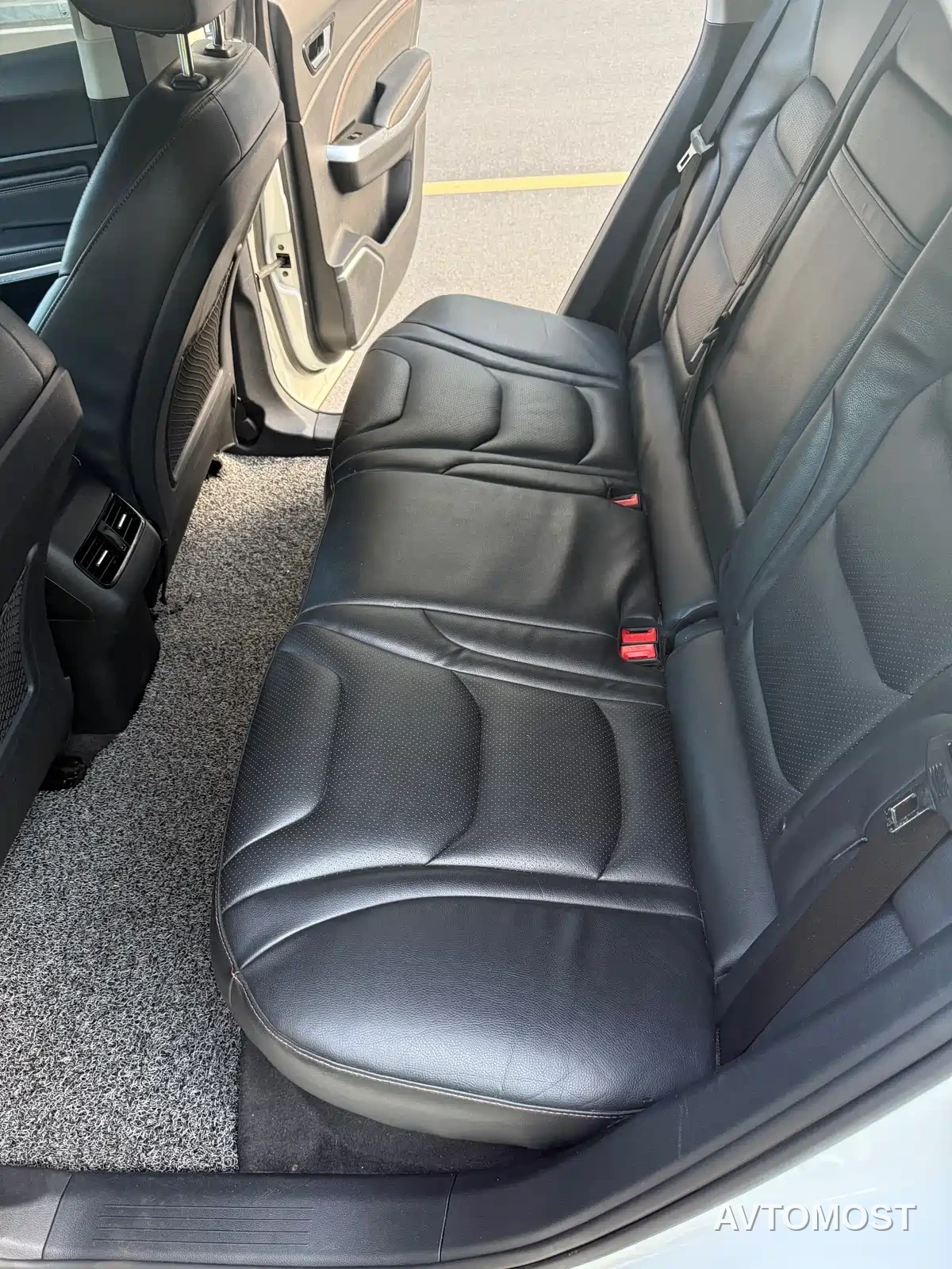 Hongqi E-HS3 2019 Smart Connection Flag Joy FWD Version — фото 13