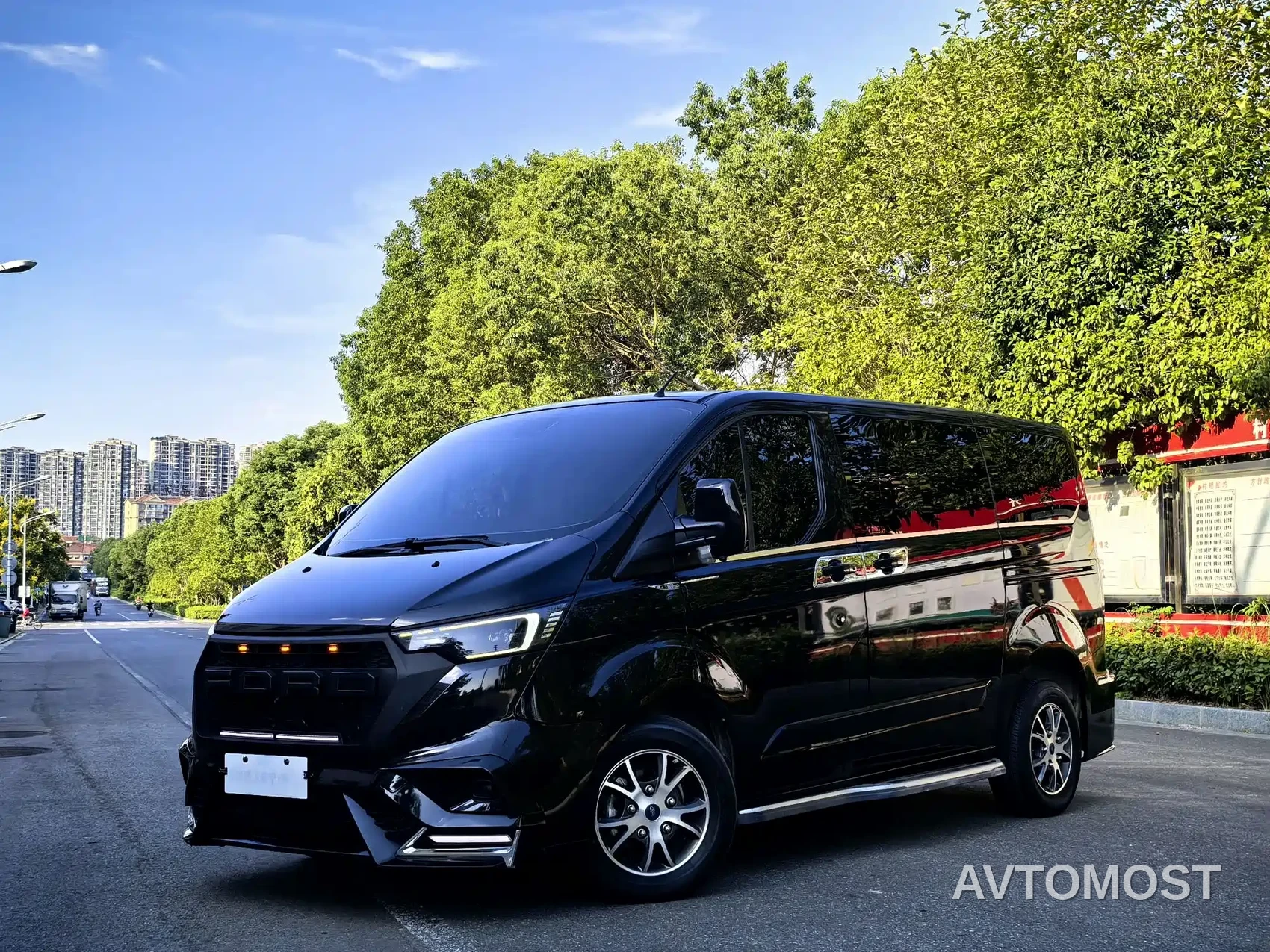 Ford Tourneo 2023 Model 2.0T Auto Premium Edition — фото 1