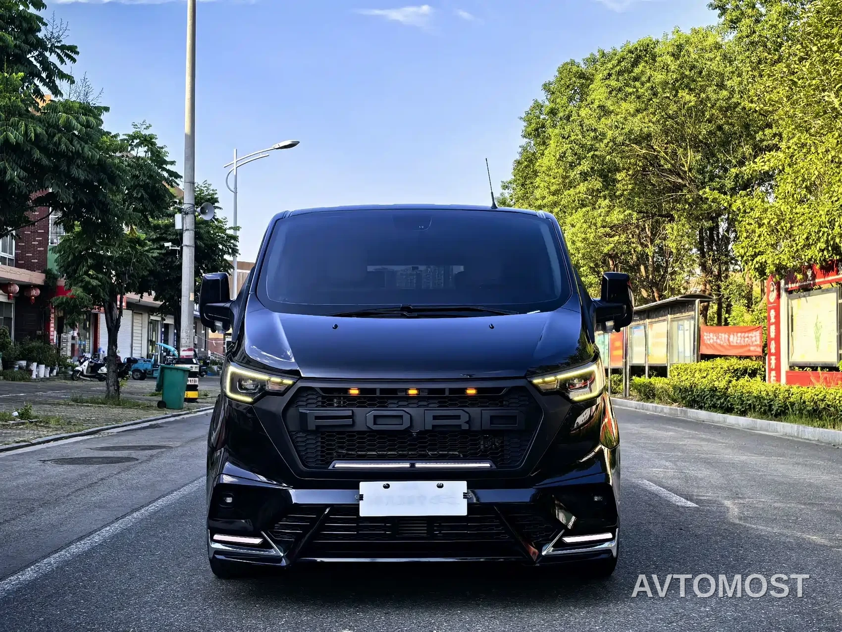 Ford Tourneo 2023 Model 2.0T Auto Premium Edition — фото 2