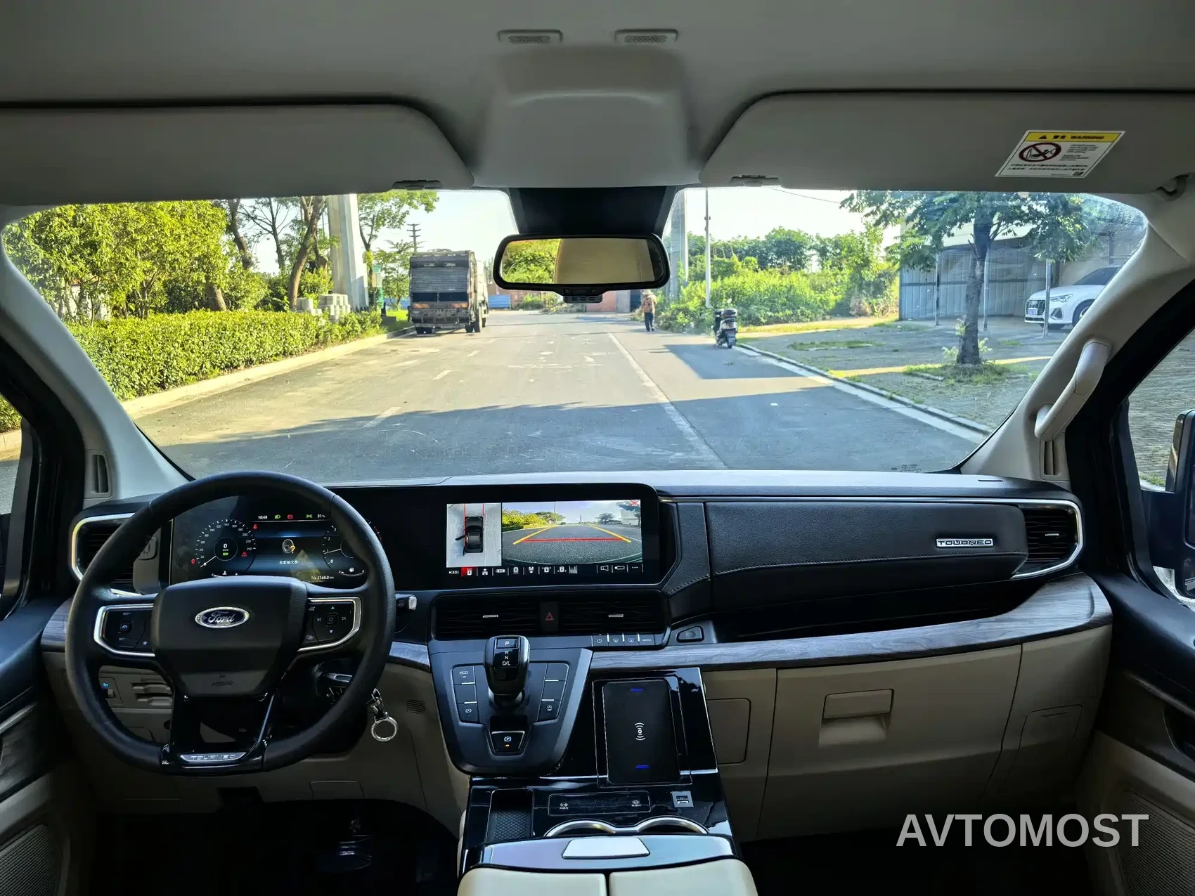 Ford Tourneo 2023 Model 2.0T Auto Premium Edition — фото 6