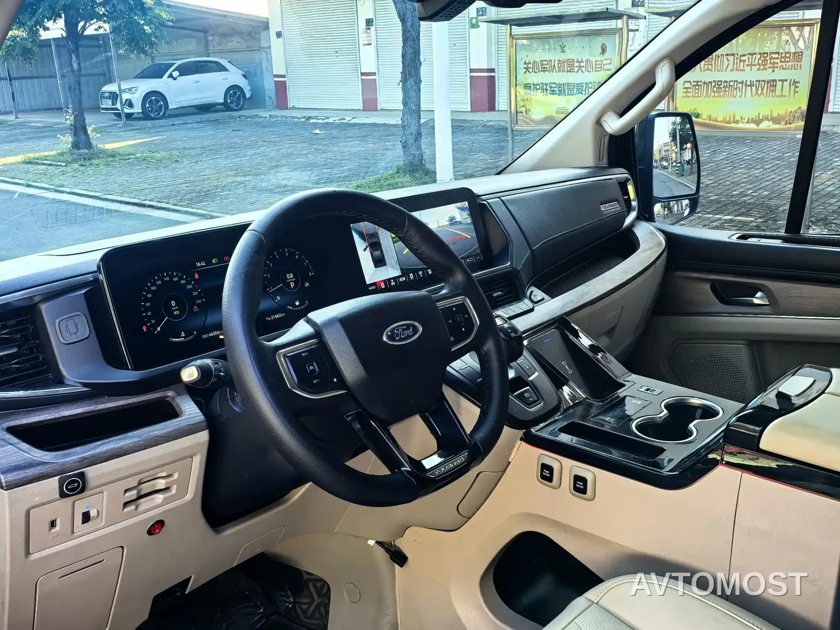 Ford Tourneo 2023 Model 2.0T Auto Premium Edition — фото 7