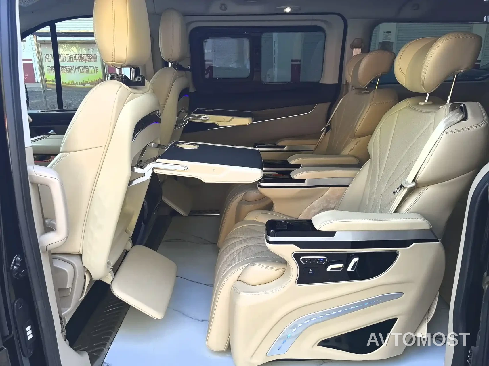 Ford Tourneo 2023 Model 2.0T Auto Premium Edition — фото 8