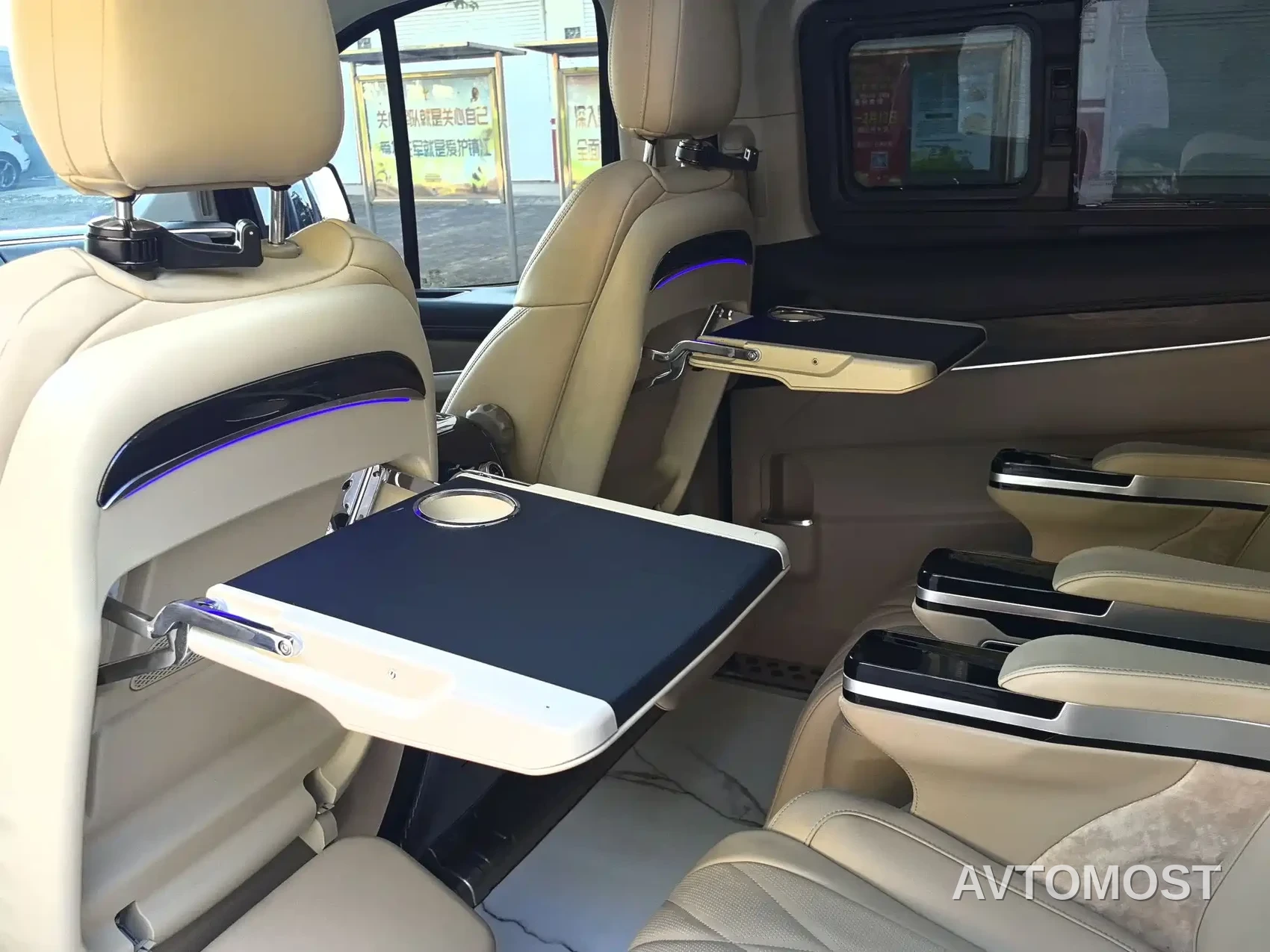 Ford Tourneo 2023 Model 2.0T Auto Premium Edition — фото 9