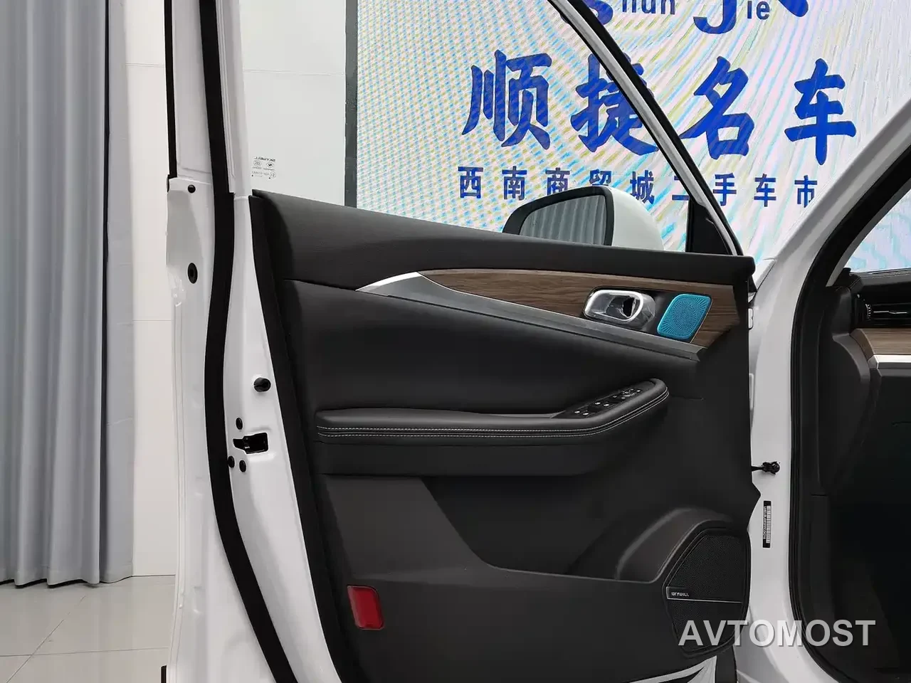 Skyworth HT-i 2024 1.5L PHEV 115KM Taidao Edition — фото 7