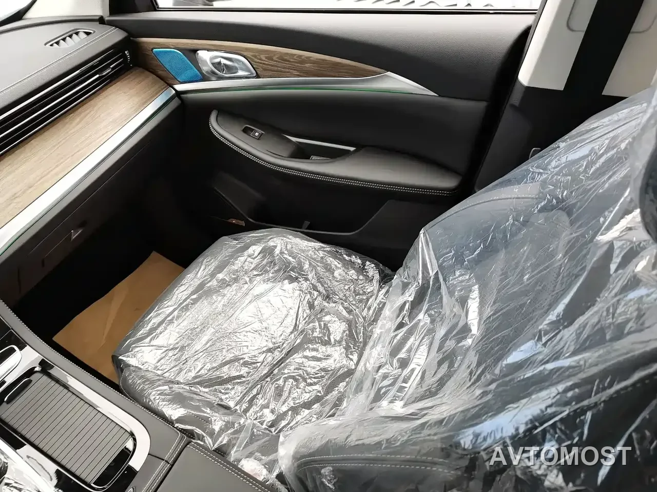 Skyworth HT-i 2024 1.5L PHEV 115KM Taidao Edition — фото 11