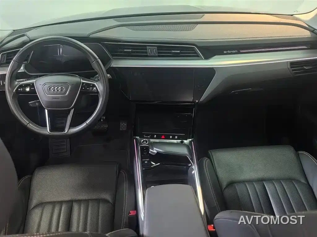 Audi e-tron 2021 50 quattro Luxury — фото 6