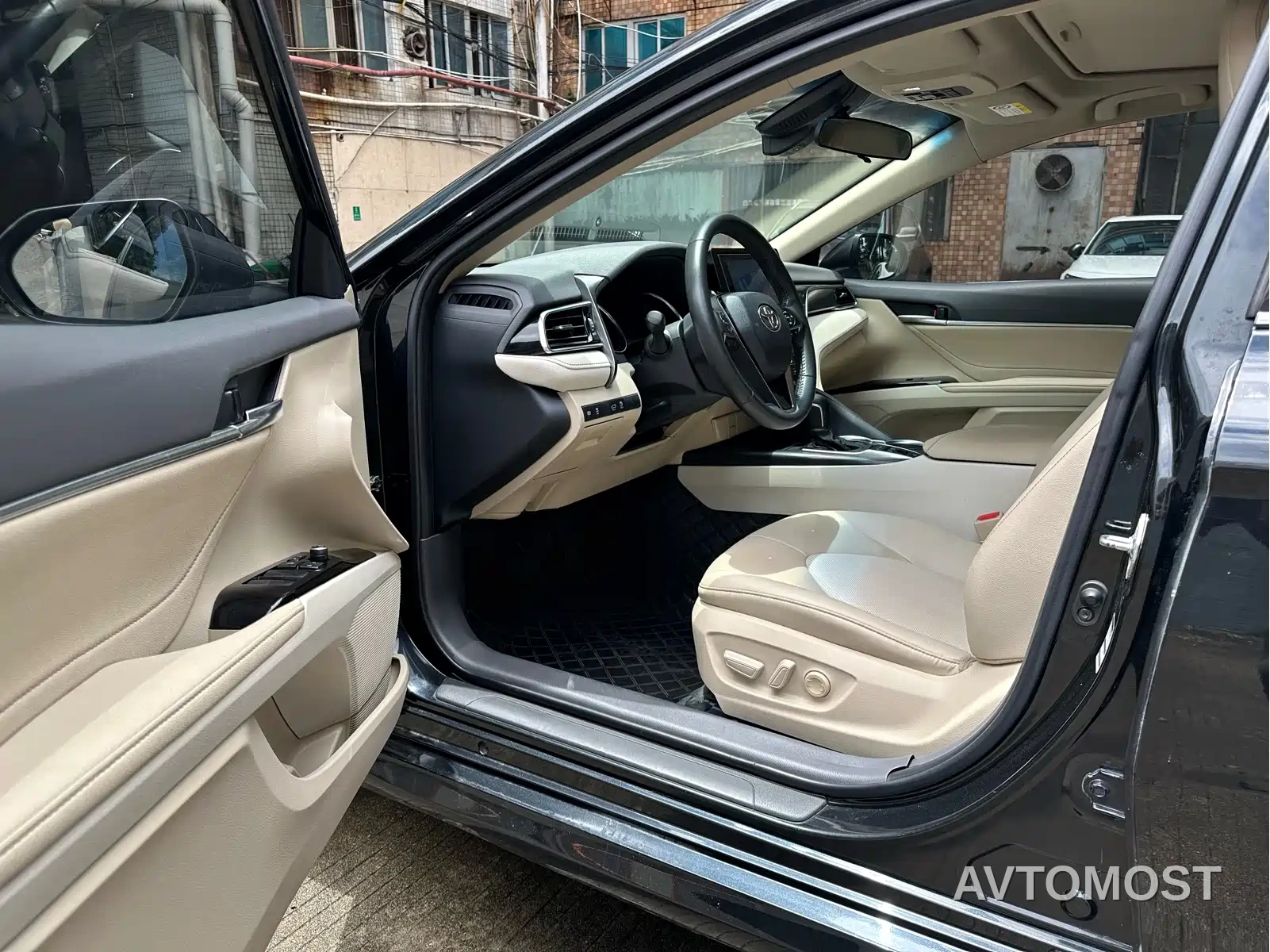 Toyota Camry 2021 Hybrid 2.5HGVP Leading Edition — фото 4