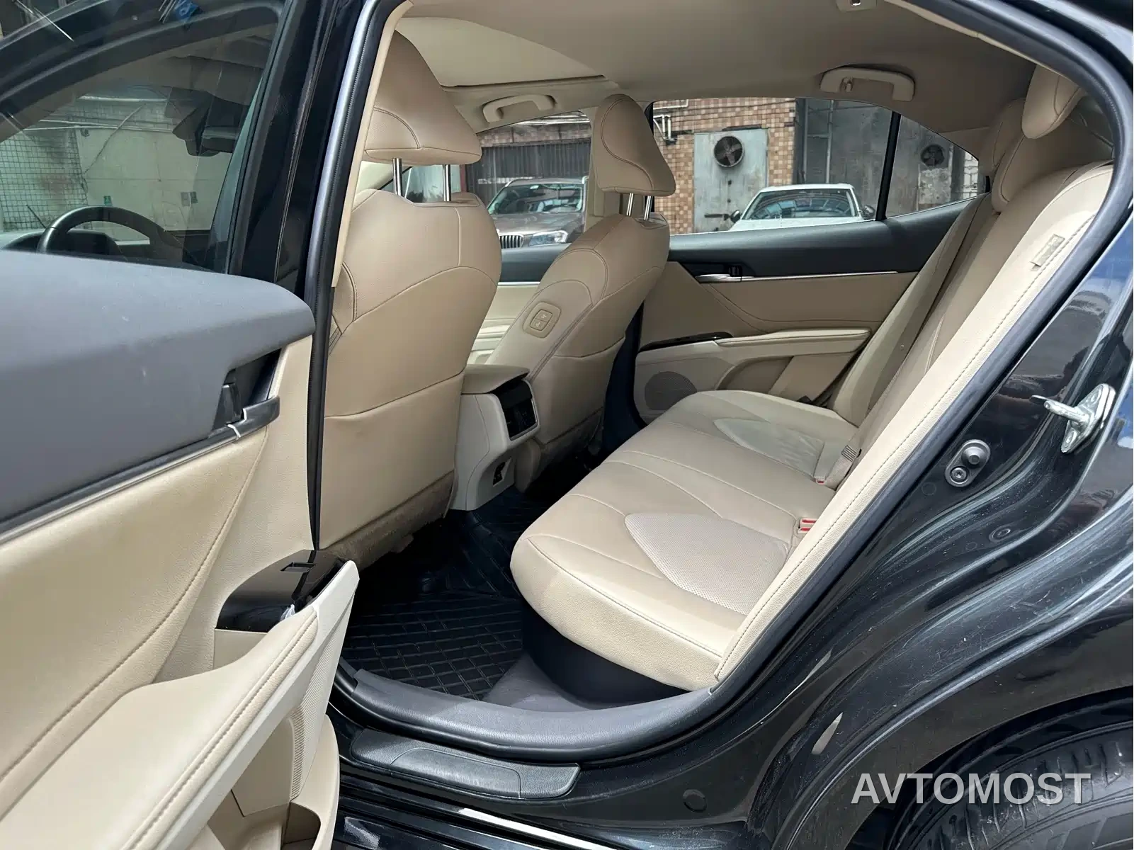 Toyota Camry 2021 Hybrid 2.5HGVP Leading Edition — фото 6