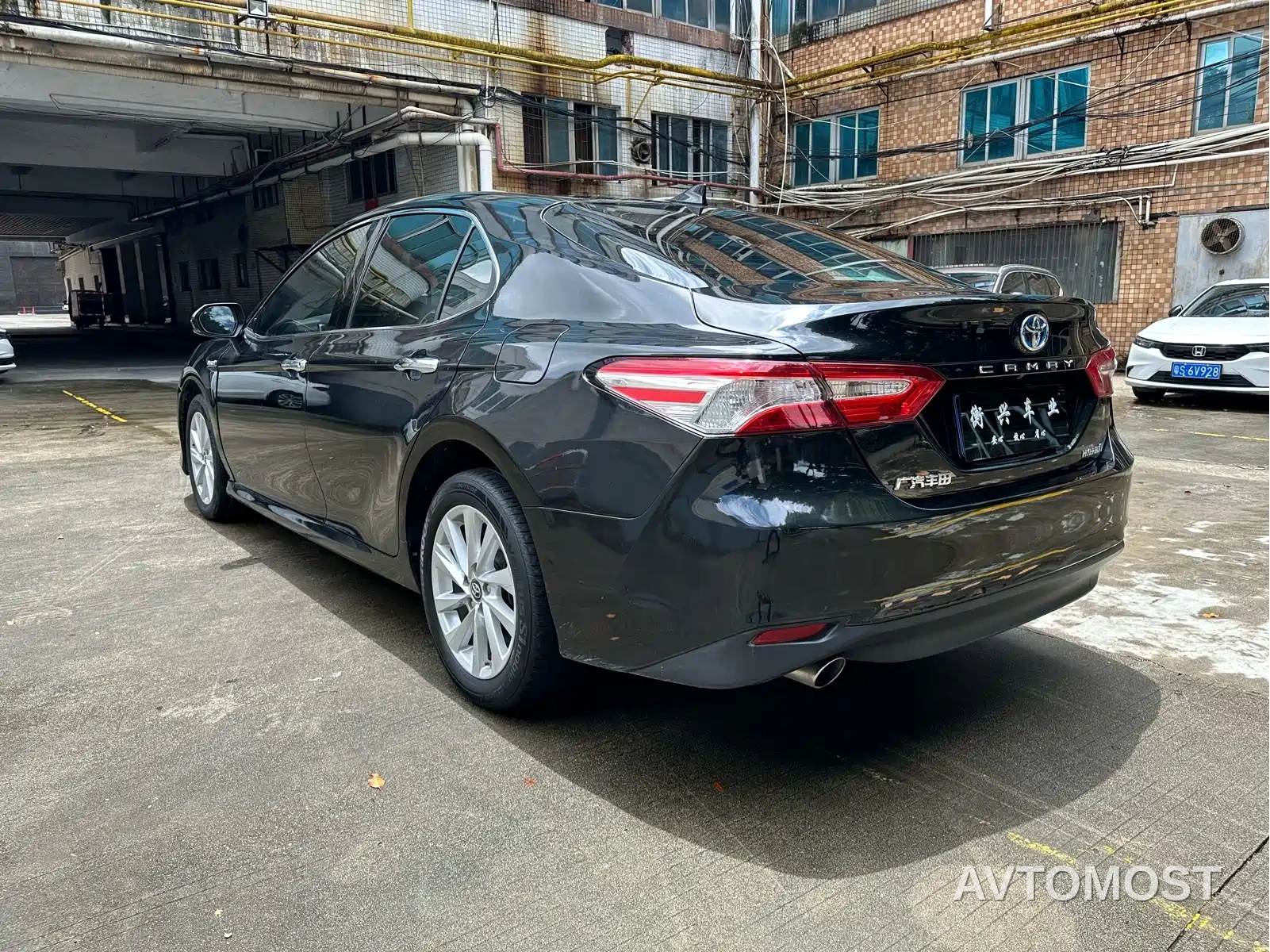 Toyota Camry 2021 Hybrid 2.5HGVP Leading Edition — фото 11