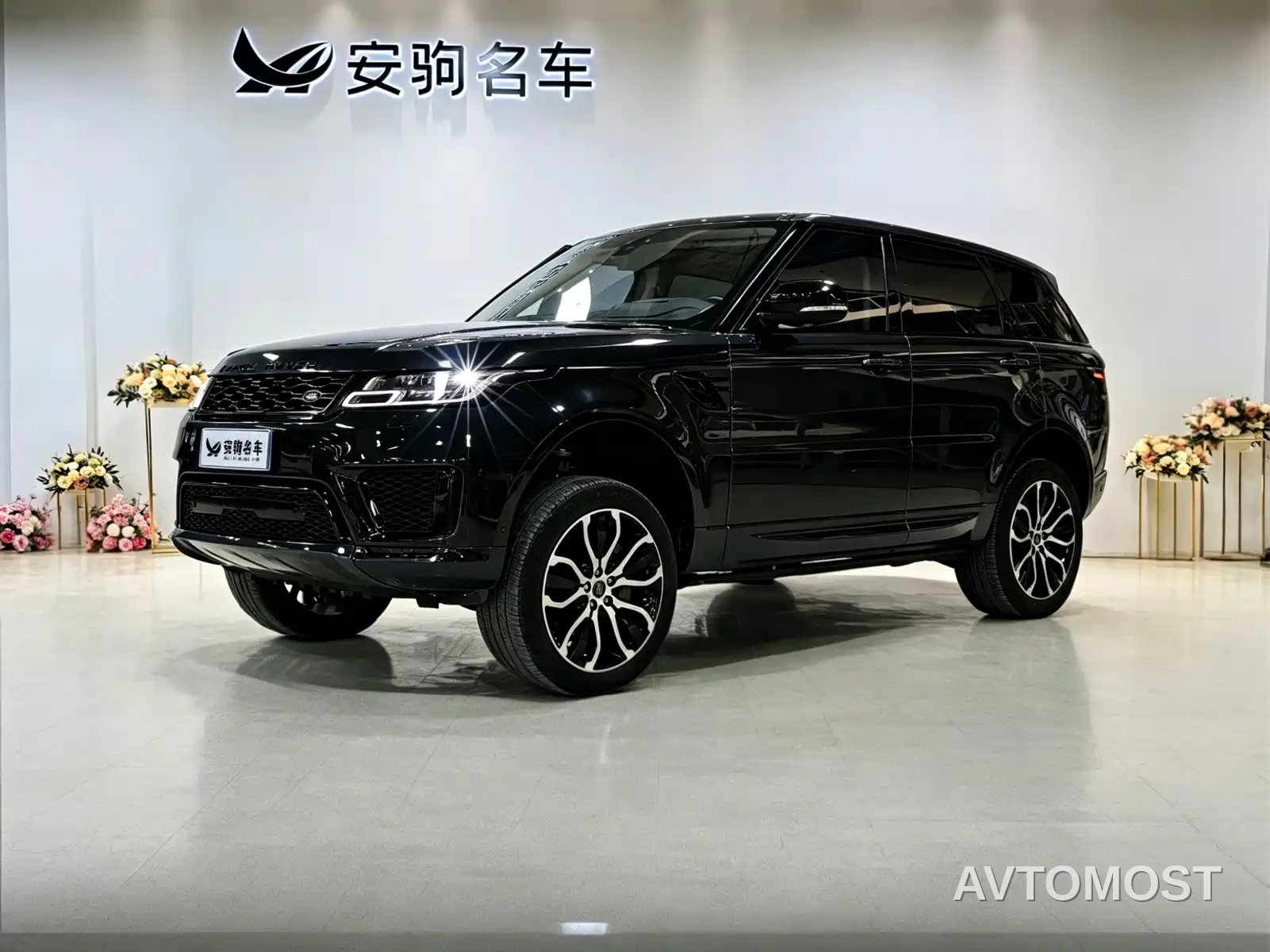 Land Rover Range Rover Sport 2022 3.0 L6 Gloss Black Edition — фото 1