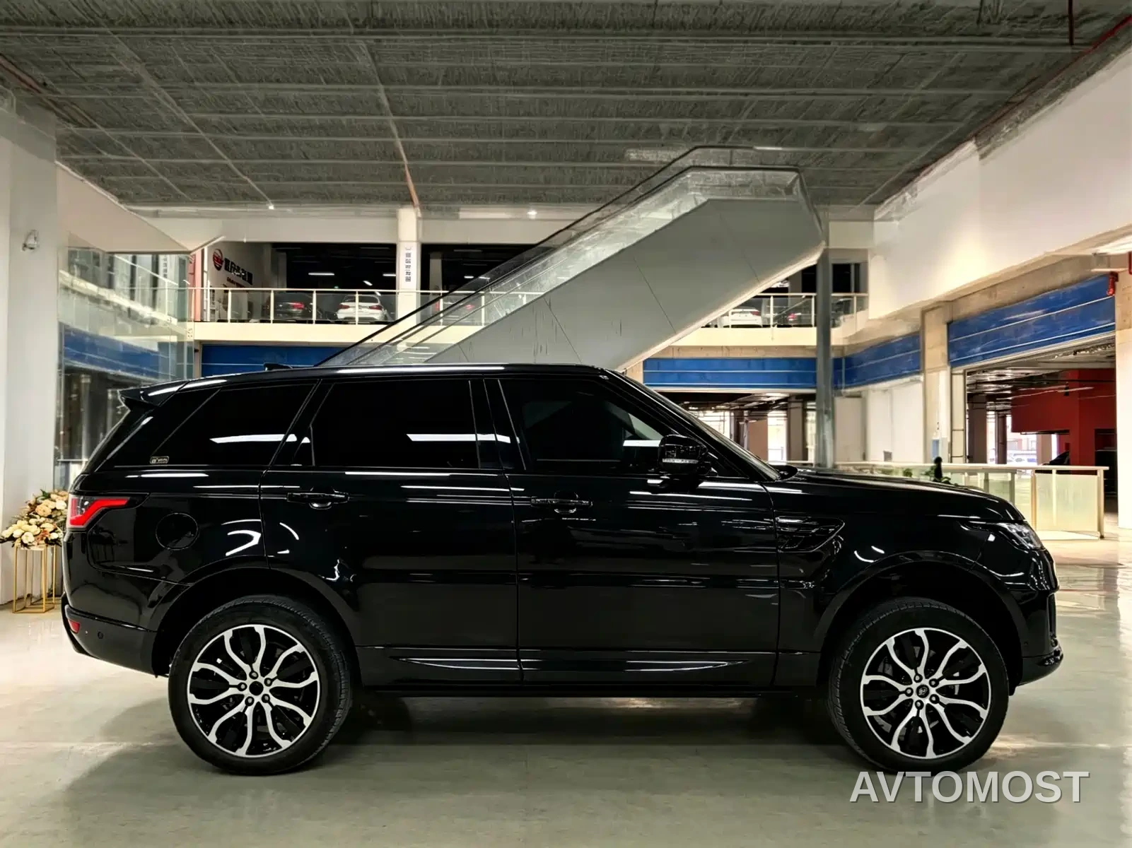 Land Rover Range Rover Sport 2022 3.0 L6 Gloss Black Edition — фото 21
