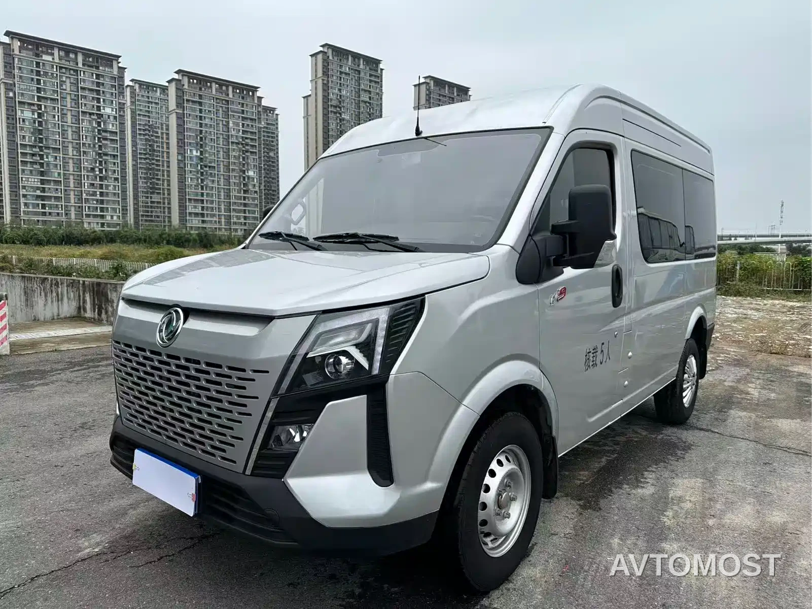 Dongfeng Yufeng 2023 V9+ 2.0T Automatic FWD Multi-purpose Short Wheelbase Medium Roof 5/6 Seater — фото 1