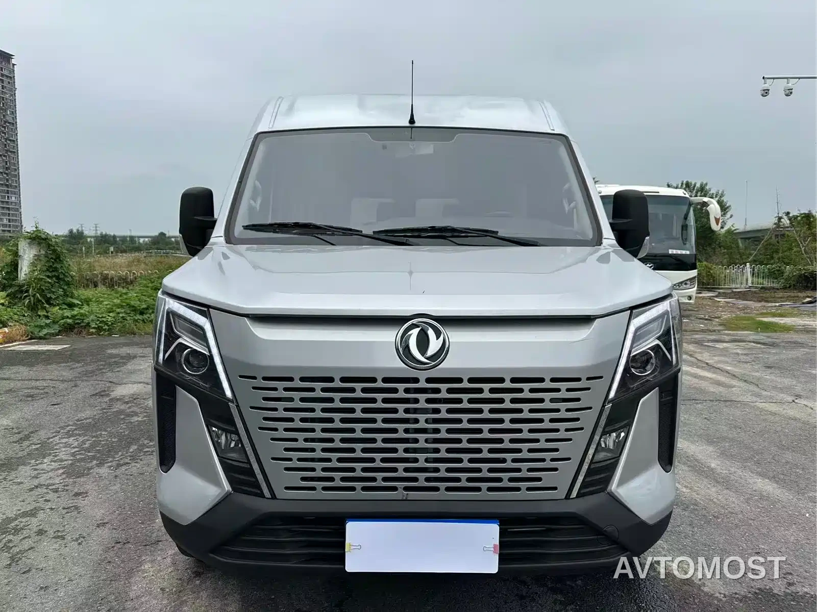 Dongfeng Yufeng 2023 V9+ 2.0T Automatic FWD Multi-purpose Short Wheelbase Medium Roof 5/6 Seater — фото 2